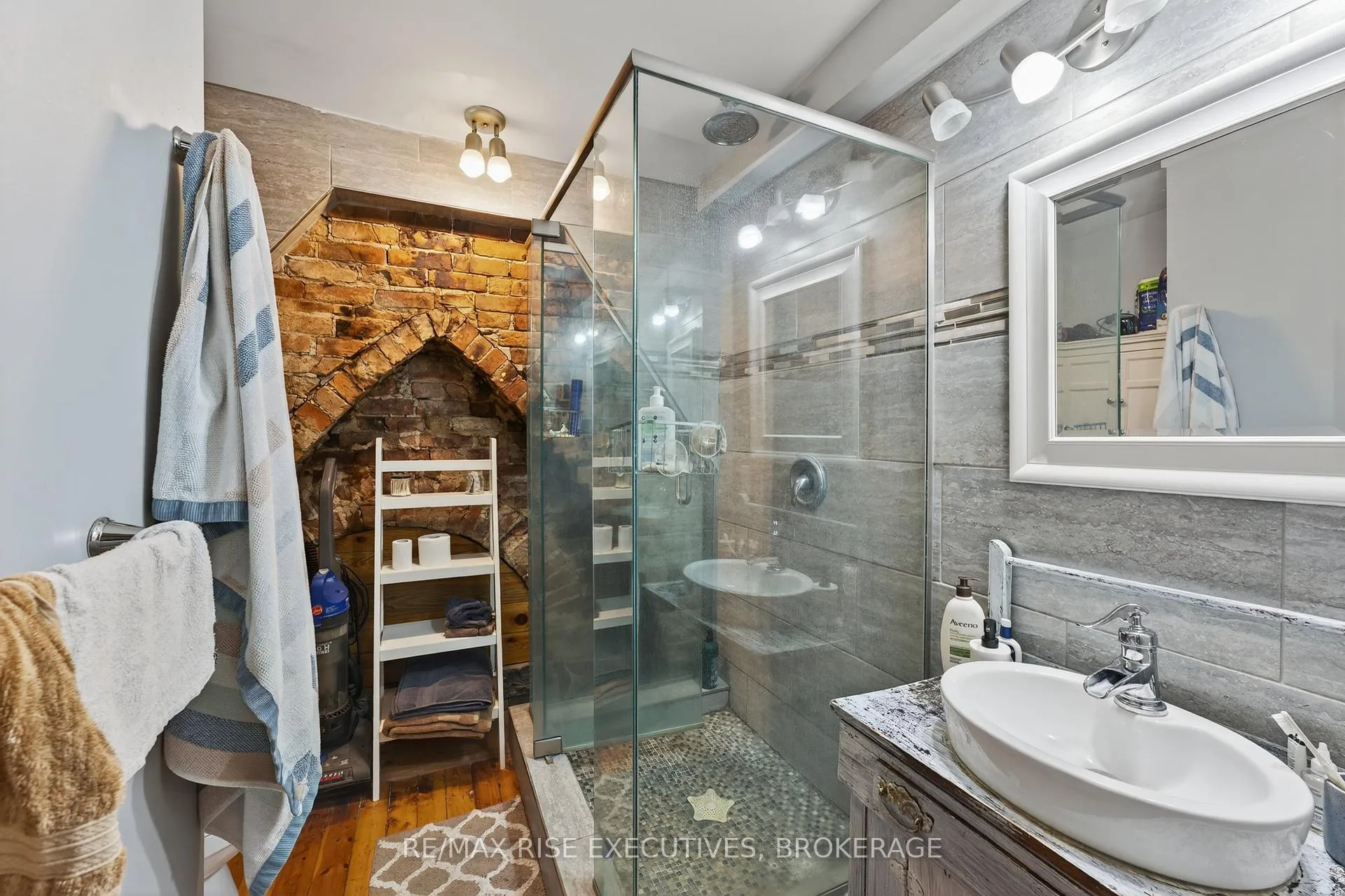 Photo 37 of 160 King Street E, Kingston, Central City East — HOMEH