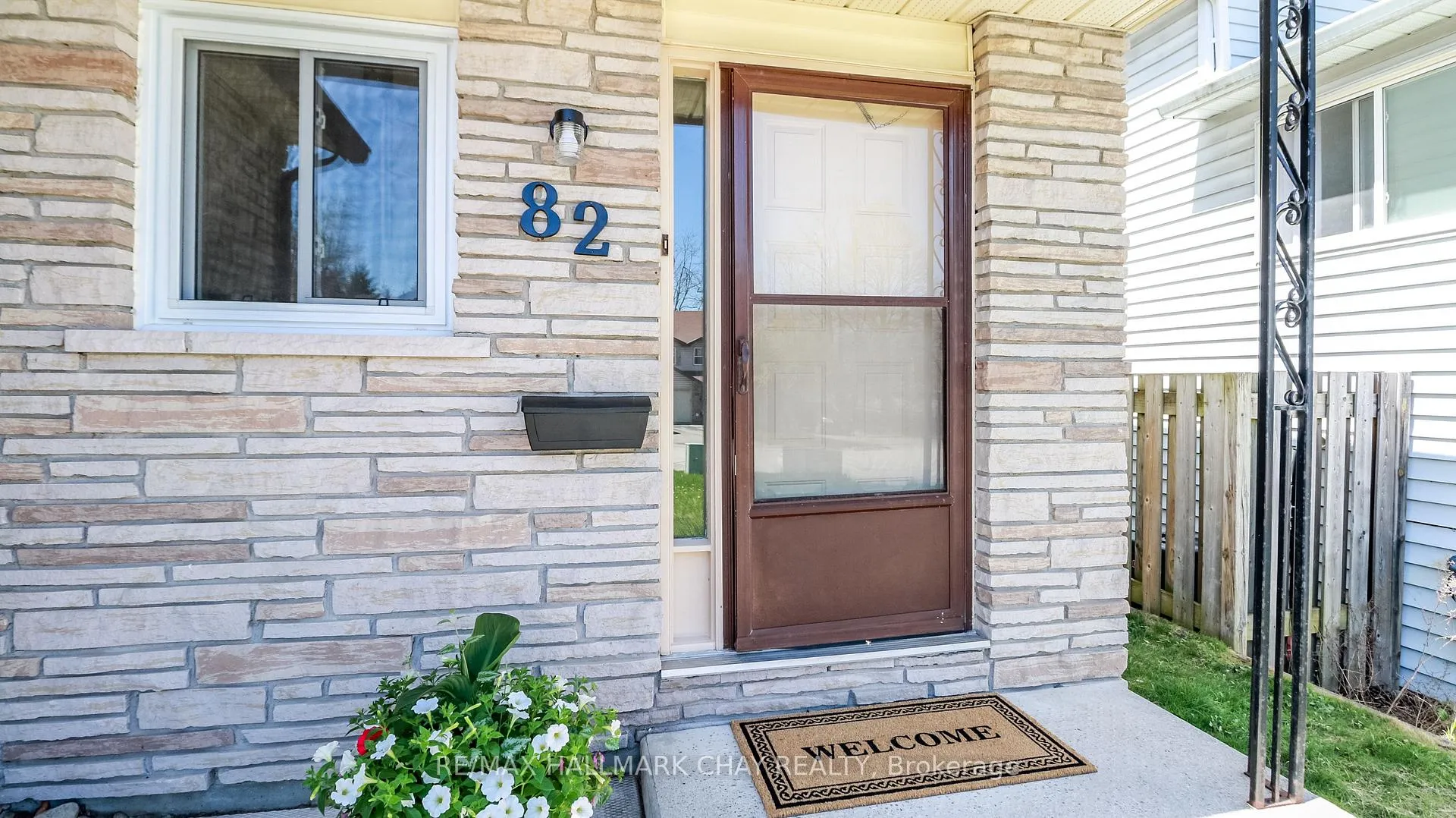 Photo 2 of 82 Melinda Crescent, Barrie, Allandale — HOMEH