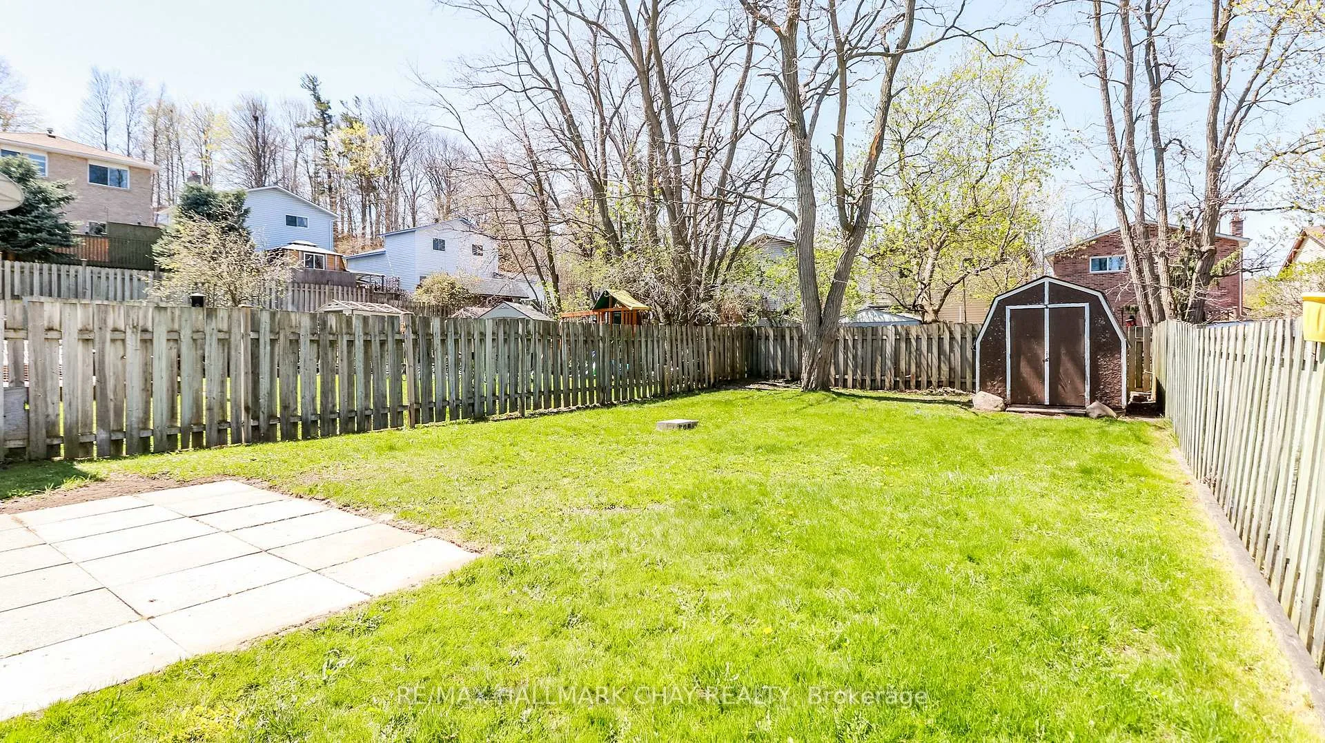 Photo 4 of 82 Melinda Crescent, Barrie, Allandale — HOMEH