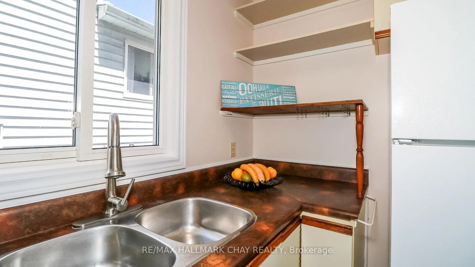 Photo 8 of 82 Melinda Crescent, Barrie, Allandale — HOMEH