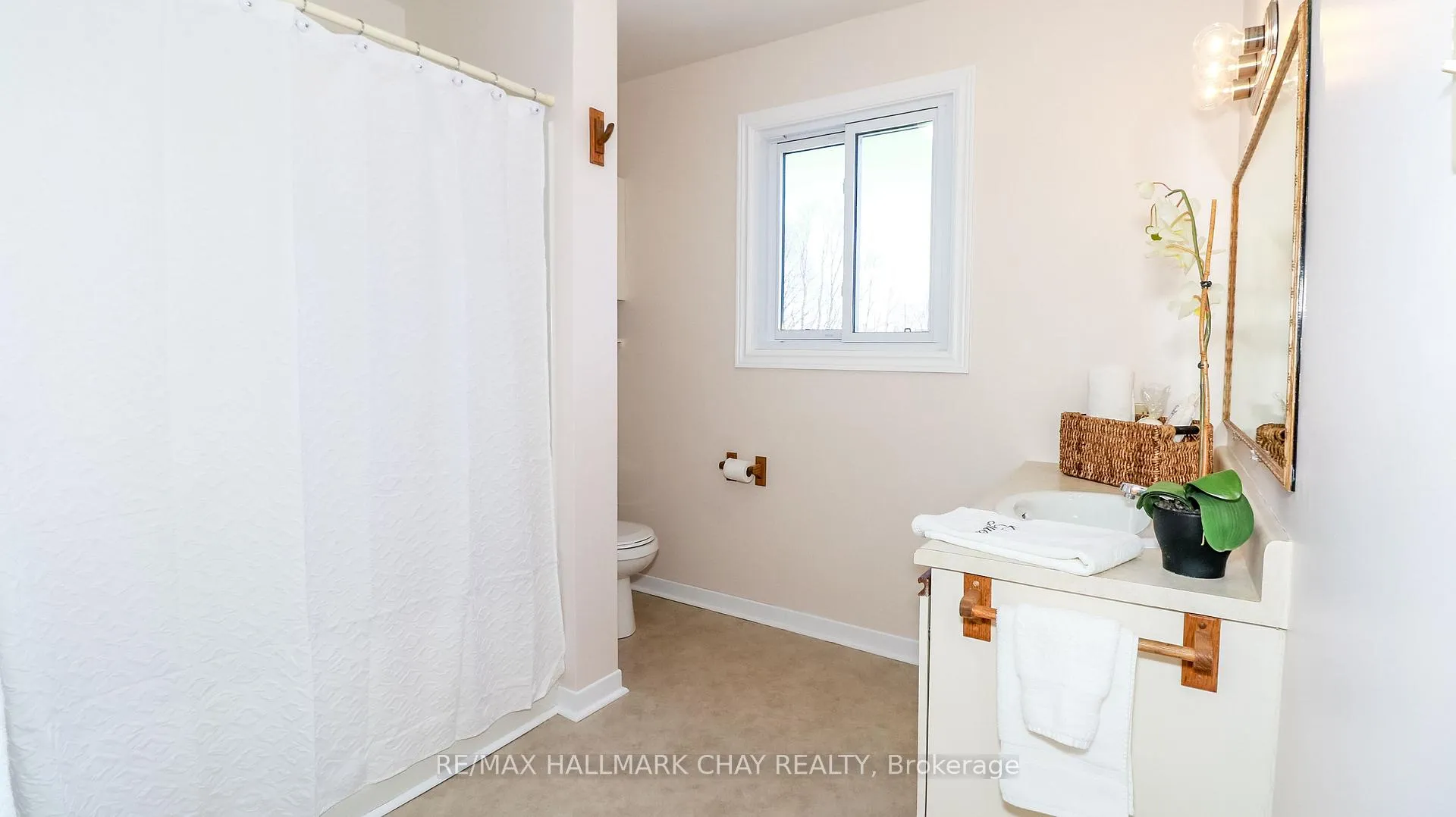 Photo 17 of 82 Melinda Crescent, Barrie, Allandale — HOMEH