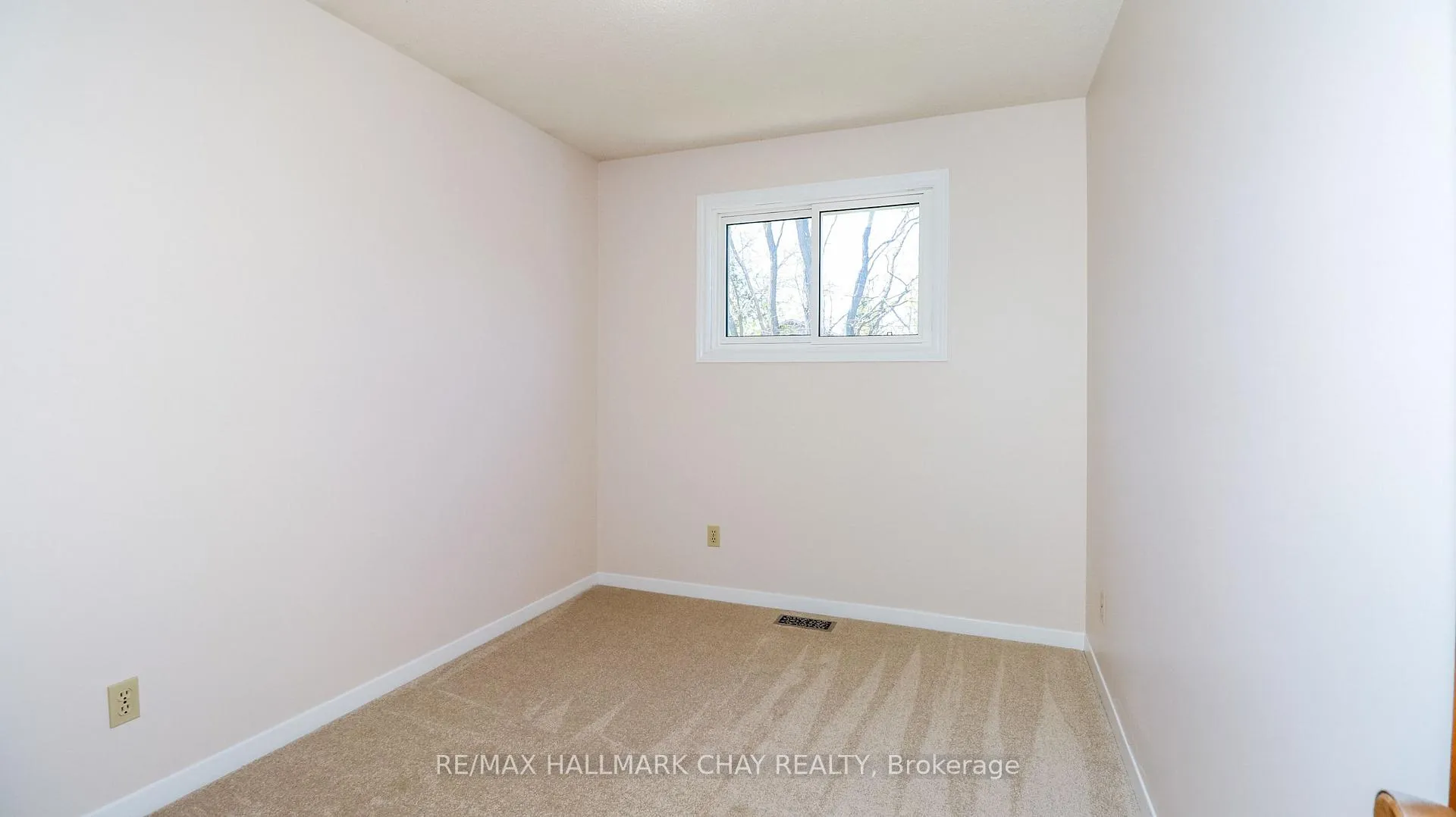 Photo 24 of 82 Melinda Crescent, Barrie, Allandale — HOMEH