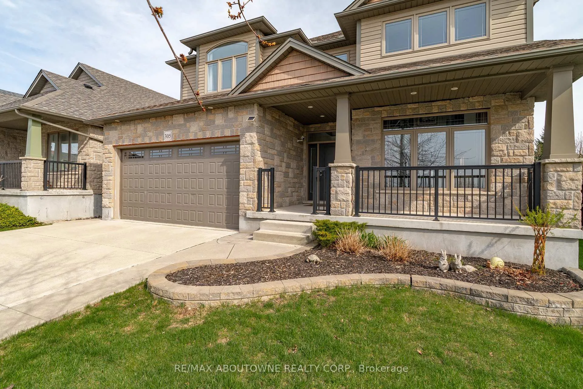 Photo 3 of 305 Gosling Gardens, Guelph, Clairfields/Hanlon Business Park — HOMEH