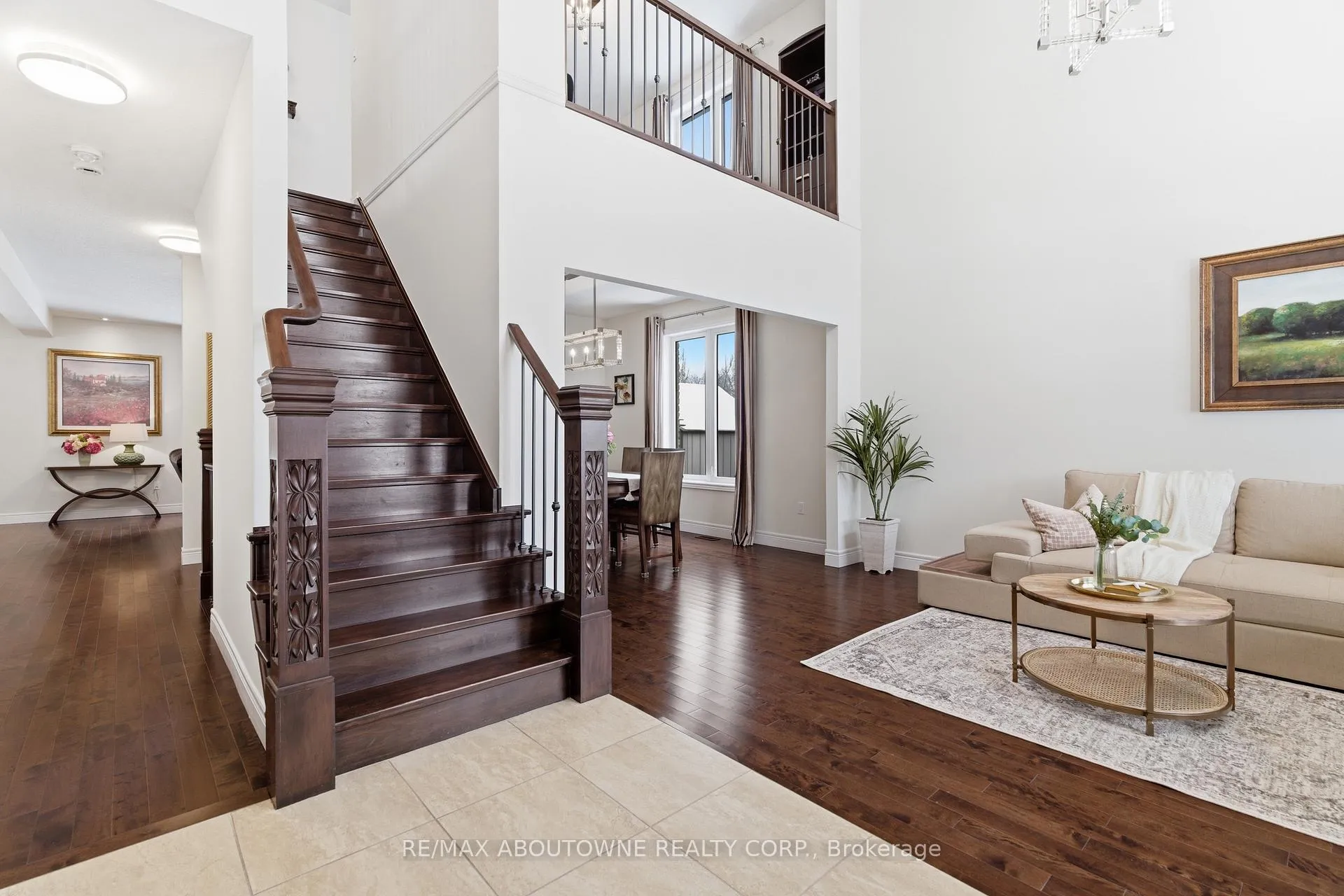 Photo 7 of 305 Gosling Gardens, Guelph, Clairfields/Hanlon Business Park — HOMEH