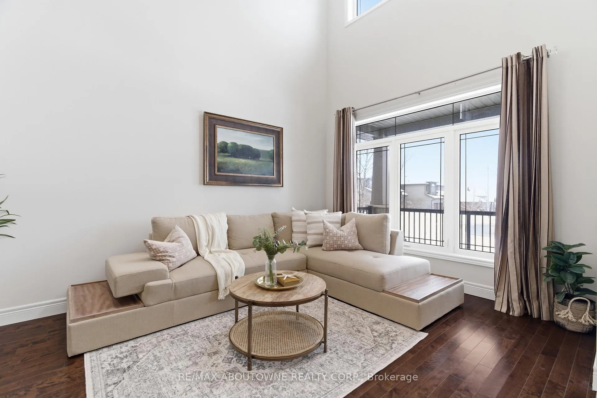 Photo 8 of 305 Gosling Gardens, Guelph, Clairfields/Hanlon Business Park — HOMEH