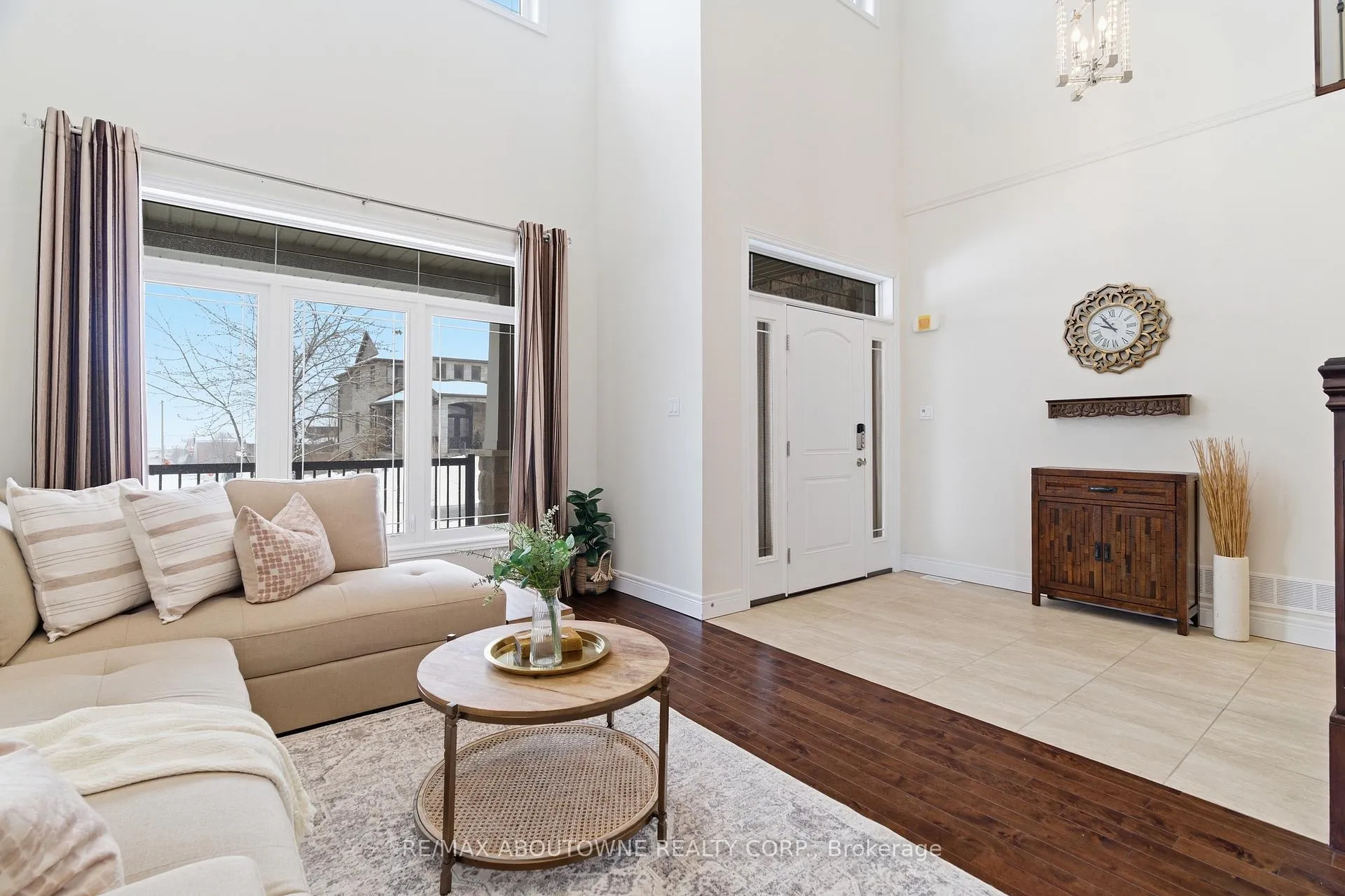 Photo 10 of 305 Gosling Gardens, Guelph, Clairfields/Hanlon Business Park — HOMEH