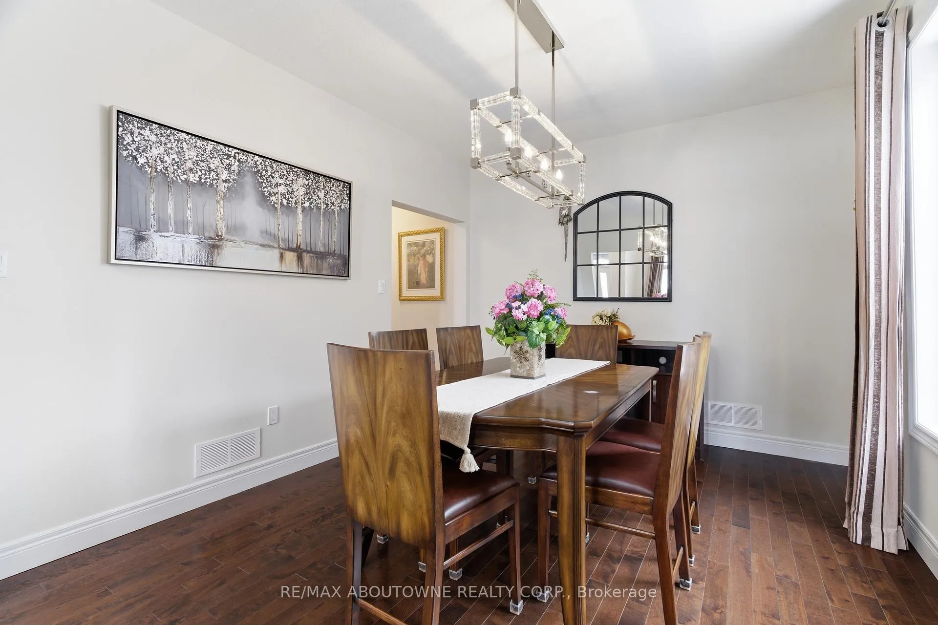 Photo 11 of 305 Gosling Gardens, Guelph, Clairfields/Hanlon Business Park — HOMEH