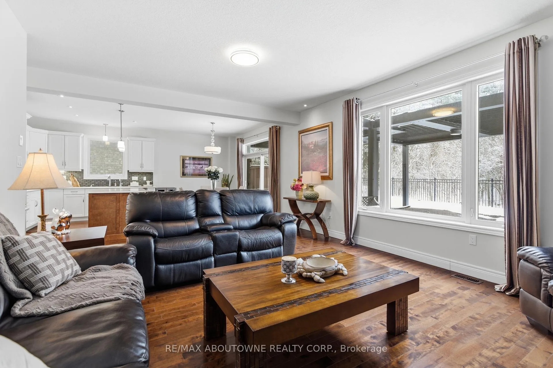 Photo 14 of 305 Gosling Gardens, Guelph, Clairfields/Hanlon Business Park — HOMEH
