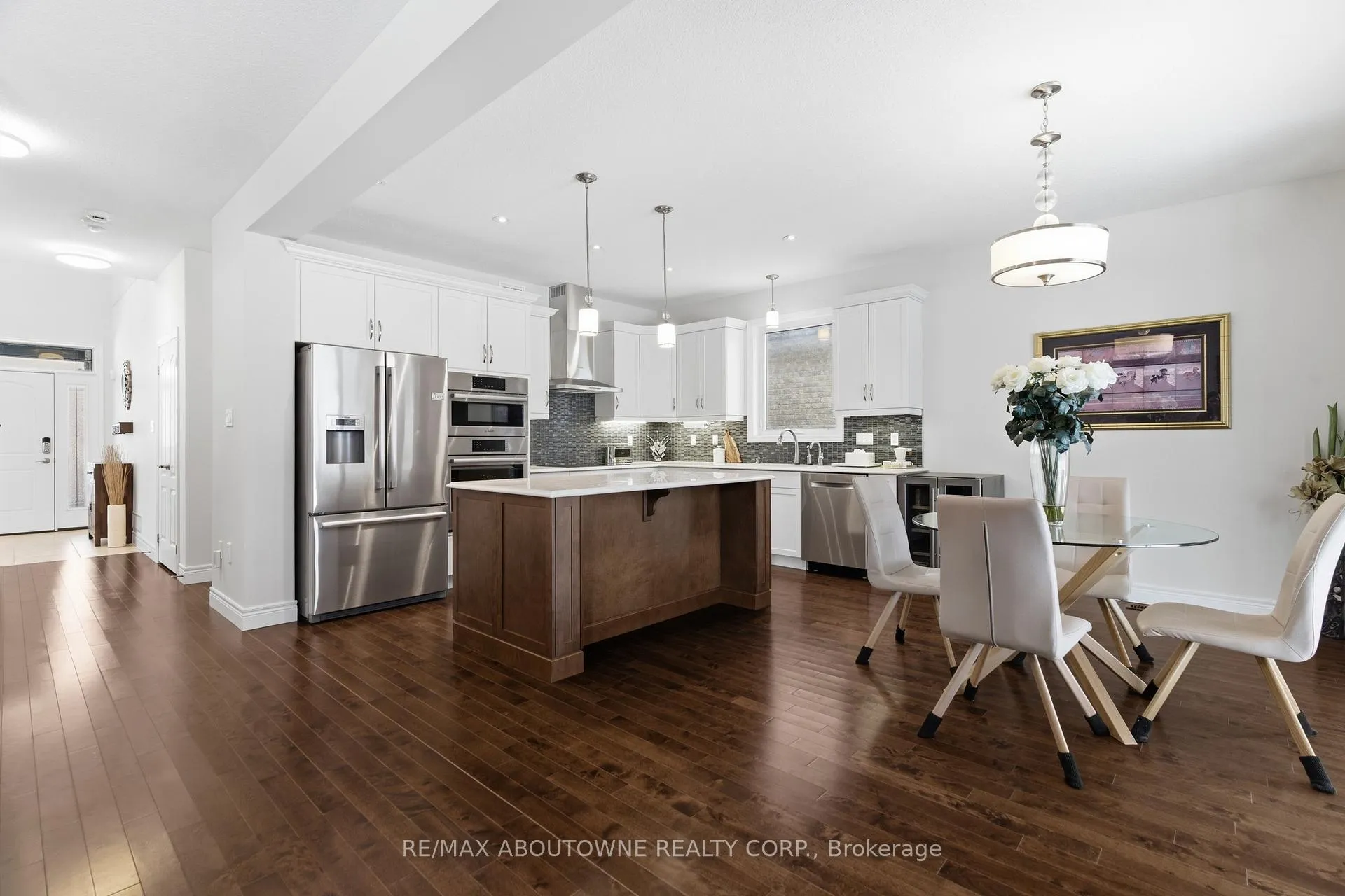 Photo 15 of 305 Gosling Gardens, Guelph, Clairfields/Hanlon Business Park — HOMEH