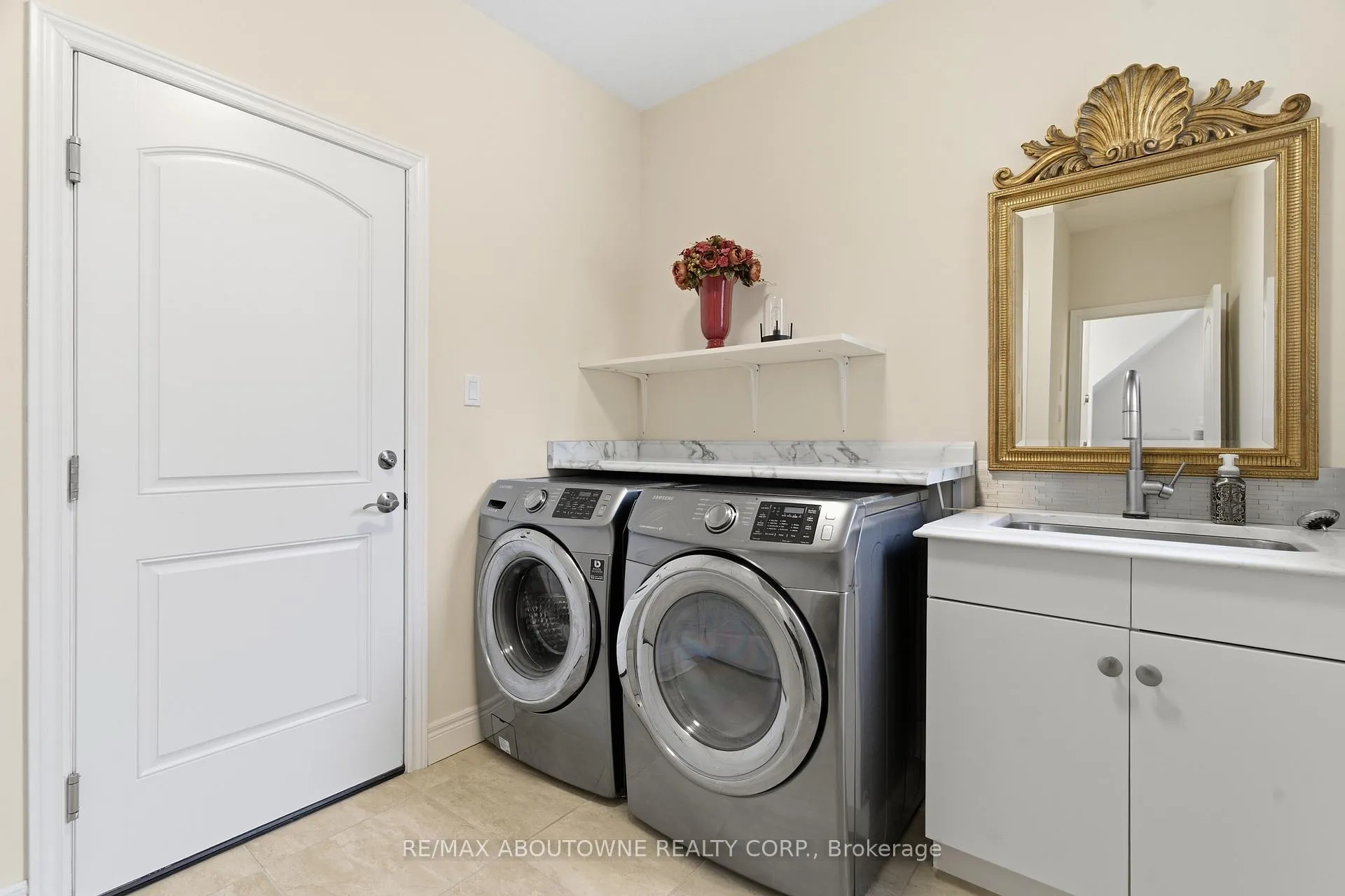 Photo 22 of 305 Gosling Gardens, Guelph, Clairfields/Hanlon Business Park — HOMEH