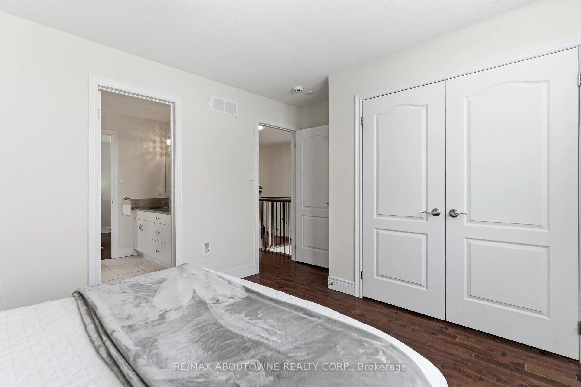 Photo 29 of 305 Gosling Gardens, Guelph, Clairfields/Hanlon Business Park — HOMEH