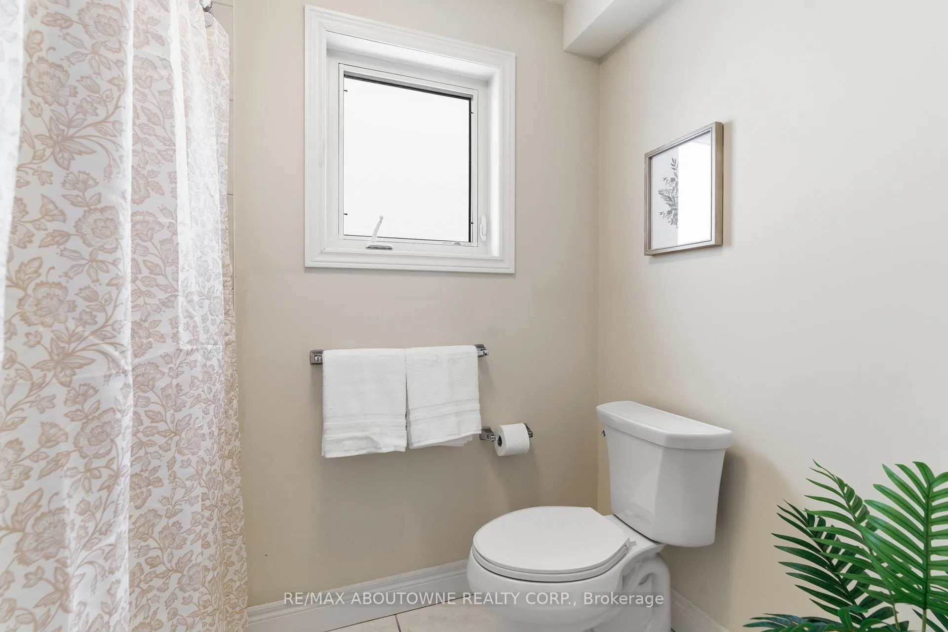 Photo 31 of 305 Gosling Gardens, Guelph, Clairfields/Hanlon Business Park — HOMEH