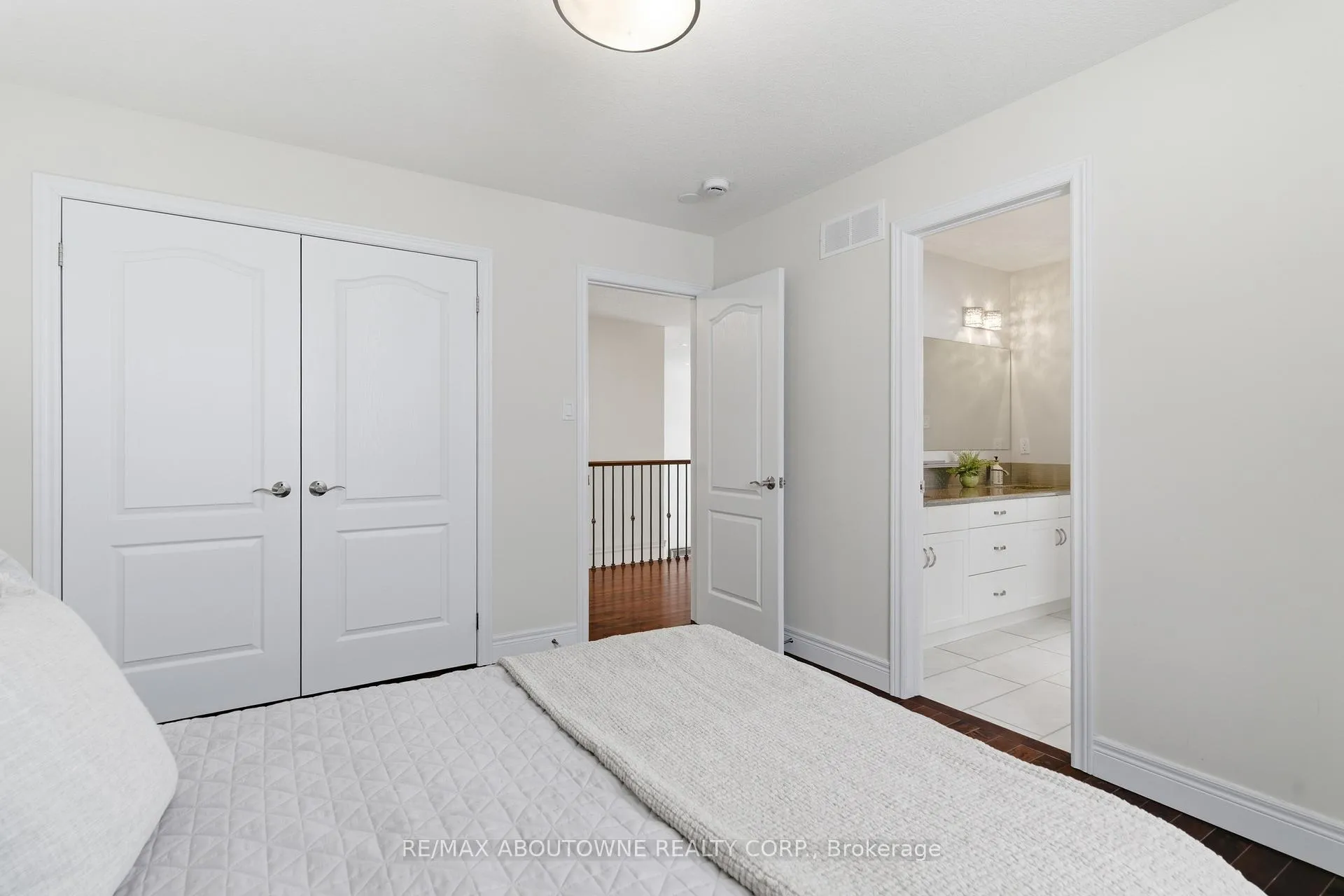 Photo 33 of 305 Gosling Gardens, Guelph, Clairfields/Hanlon Business Park — HOMEH