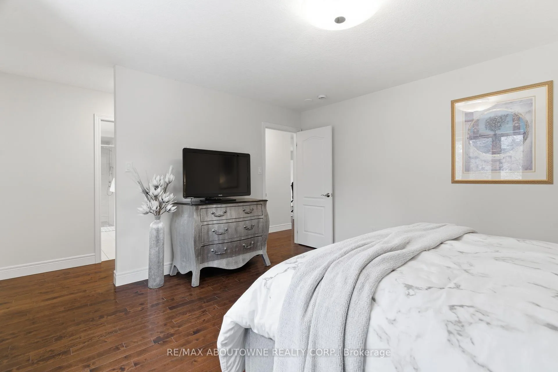 Photo 35 of 305 Gosling Gardens, Guelph, Clairfields/Hanlon Business Park — HOMEH