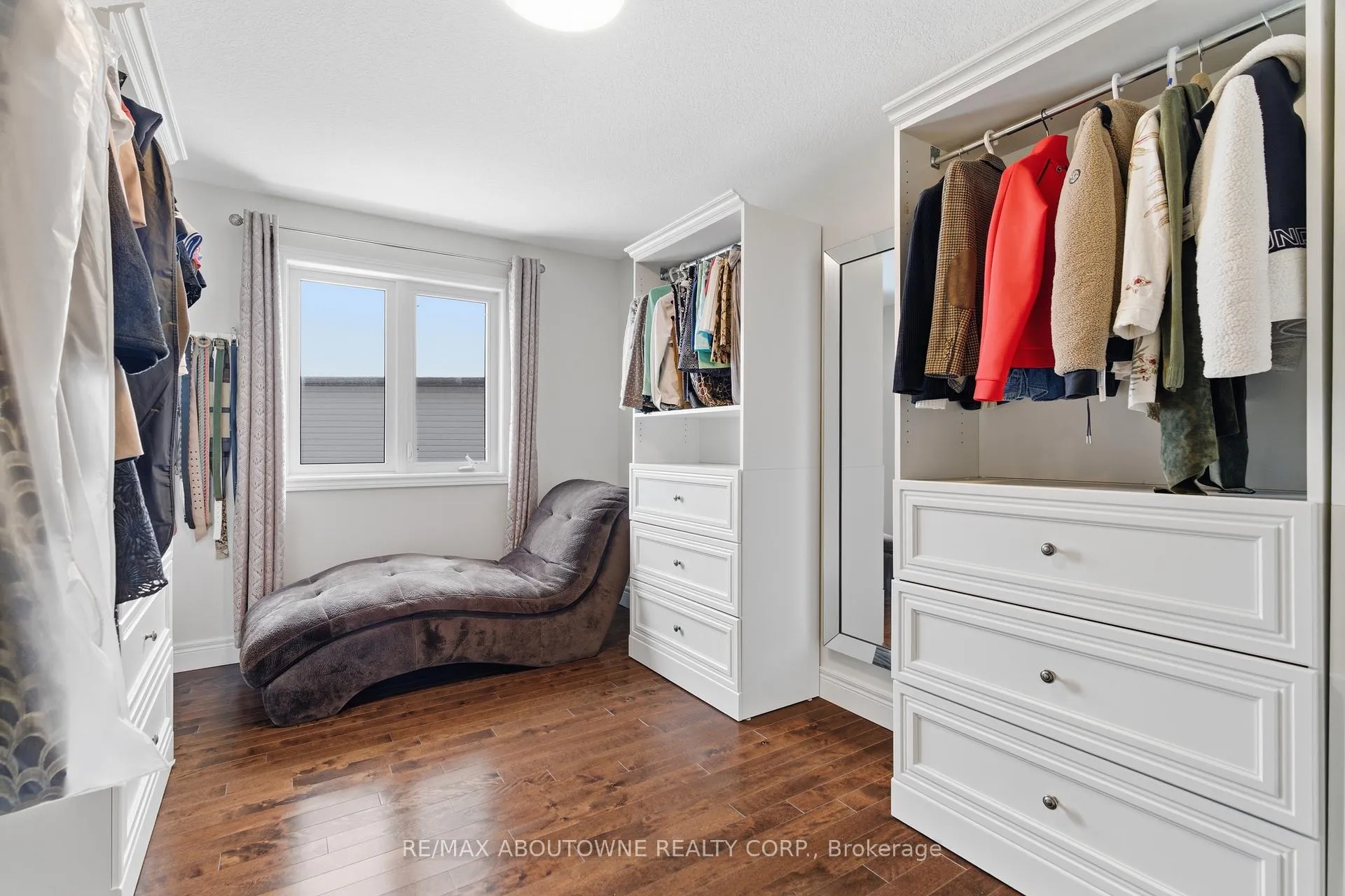 Photo 36 of 305 Gosling Gardens, Guelph, Clairfields/Hanlon Business Park — HOMEH