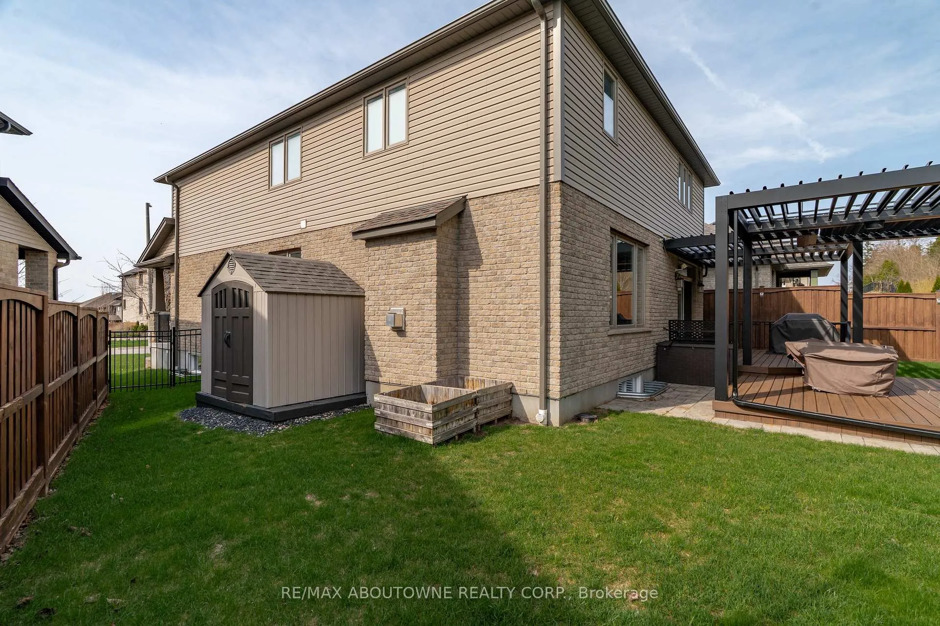 Photo 45 of 305 Gosling Gardens, Guelph, Clairfields/Hanlon Business Park — HOMEH