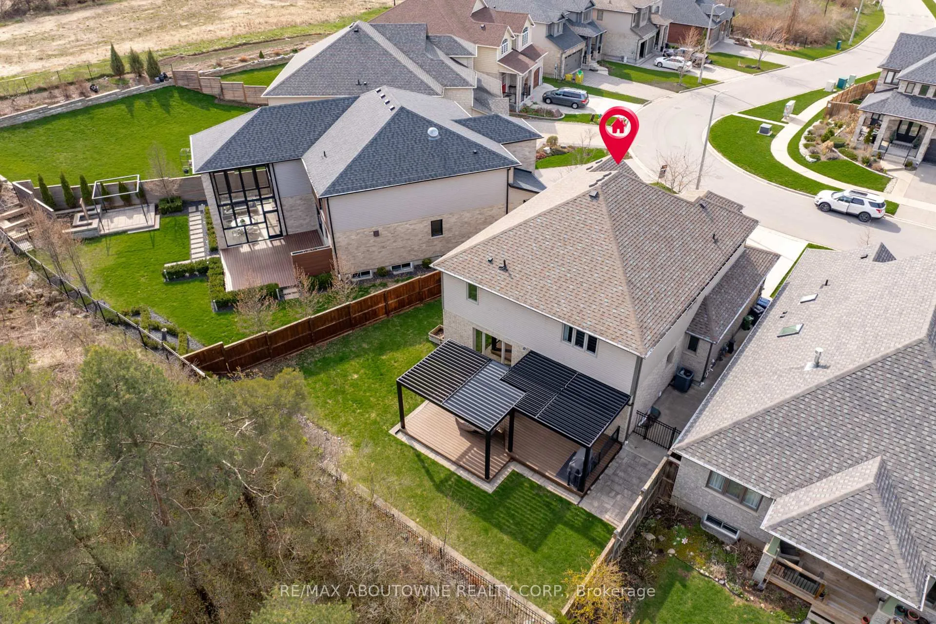 Photo 49 of 305 Gosling Gardens, Guelph, Clairfields/Hanlon Business Park — HOMEH