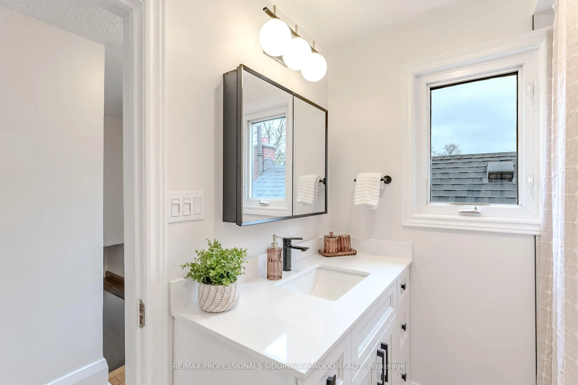 Photo 13 of 16 Howick Avenue, Toronto, Weston-Pellam Park — HOMEH