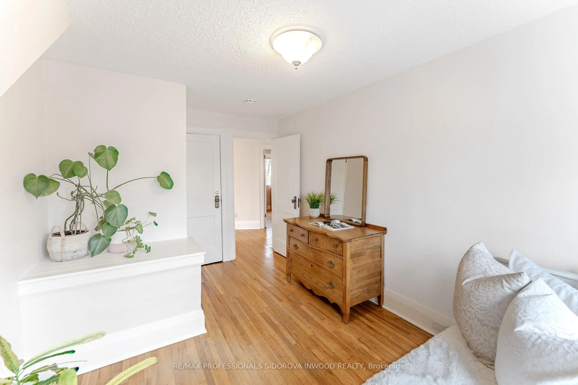 Photo 18 of 16 Howick Avenue, Toronto, Weston-Pellam Park — HOMEH
