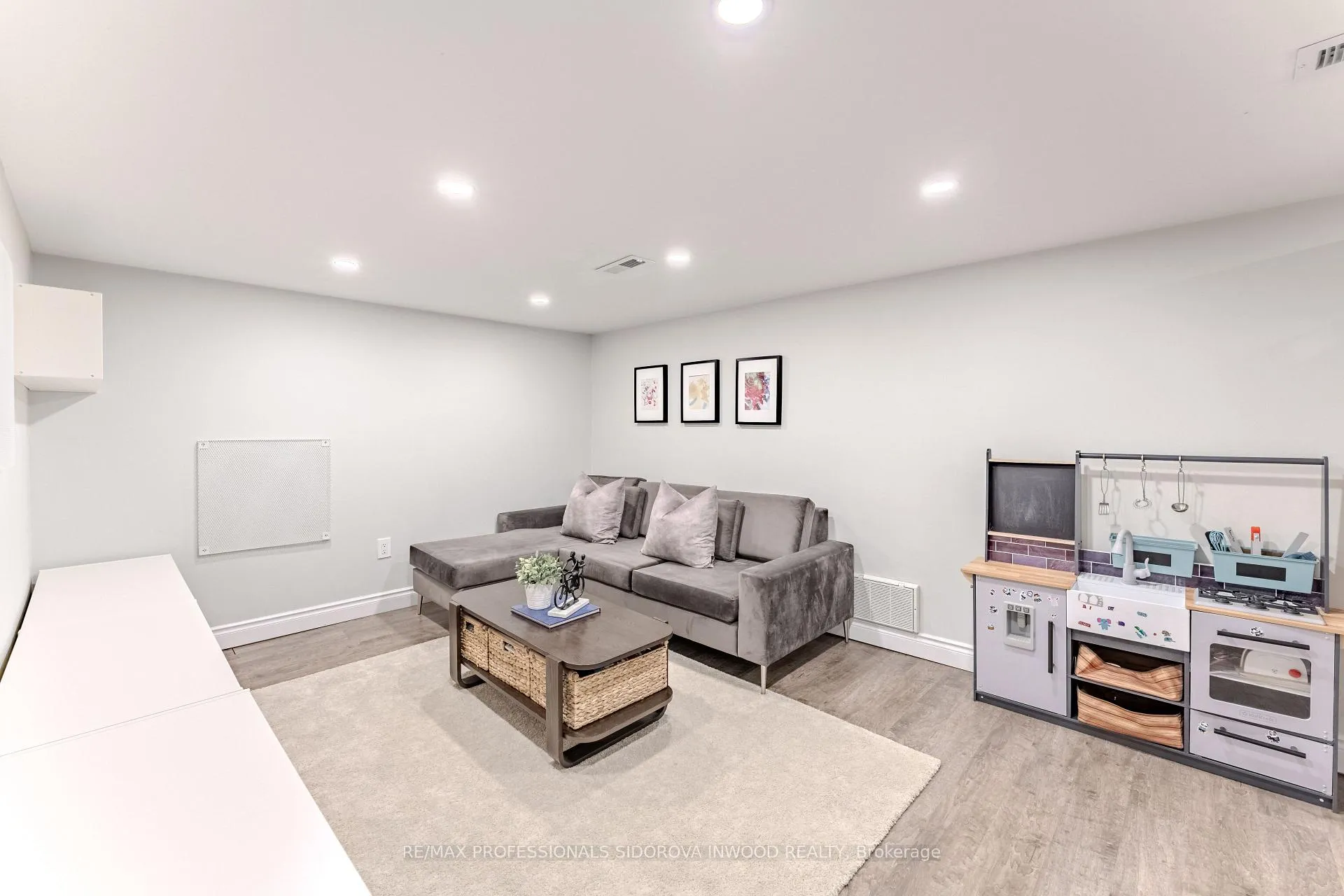 Photo 20 of 16 Howick Avenue, Toronto, Weston-Pellam Park — HOMEH