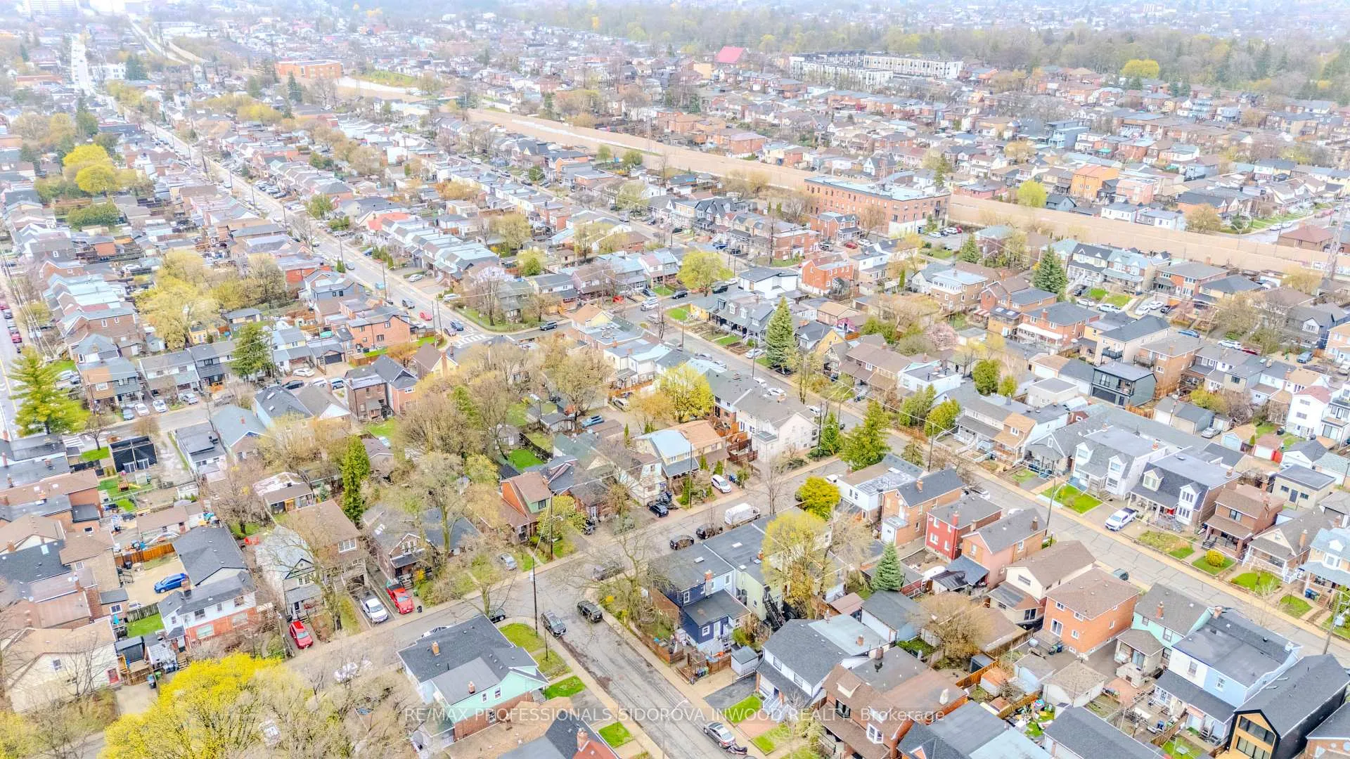 Photo 27 of 16 Howick Avenue, Toronto, Weston-Pellam Park — HOMEH