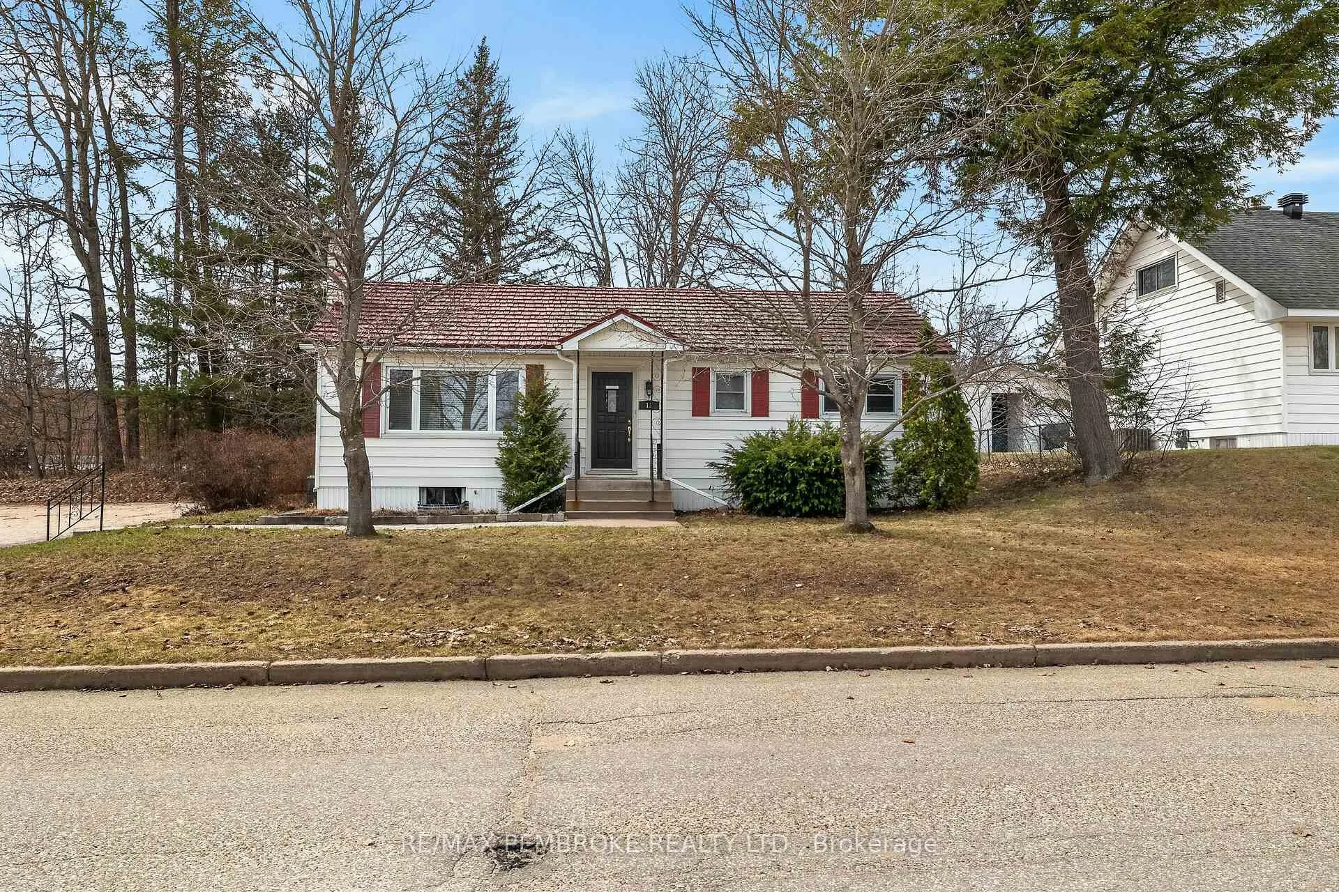 Photo 1 of 12 Alder Crescent, Deep River — HOMEH