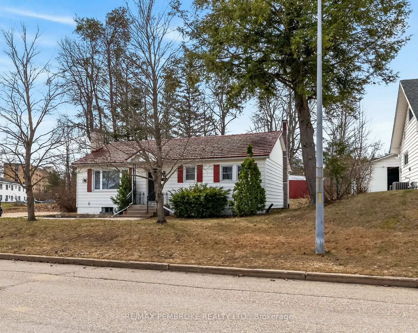 Photo 2 of 12 Alder Crescent, Deep River — HOMEH