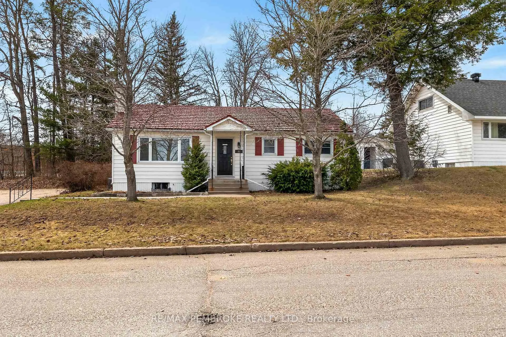 Photo 3 of 12 Alder Crescent, Deep River — HOMEH