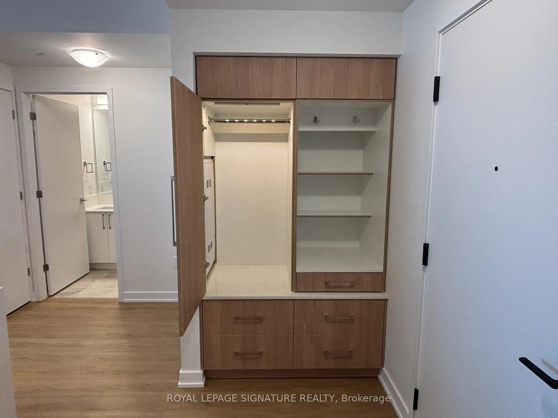 Photo 3 of Unit LPH02, 500 Plains Road, Burlington, LaSalle — HOMEH