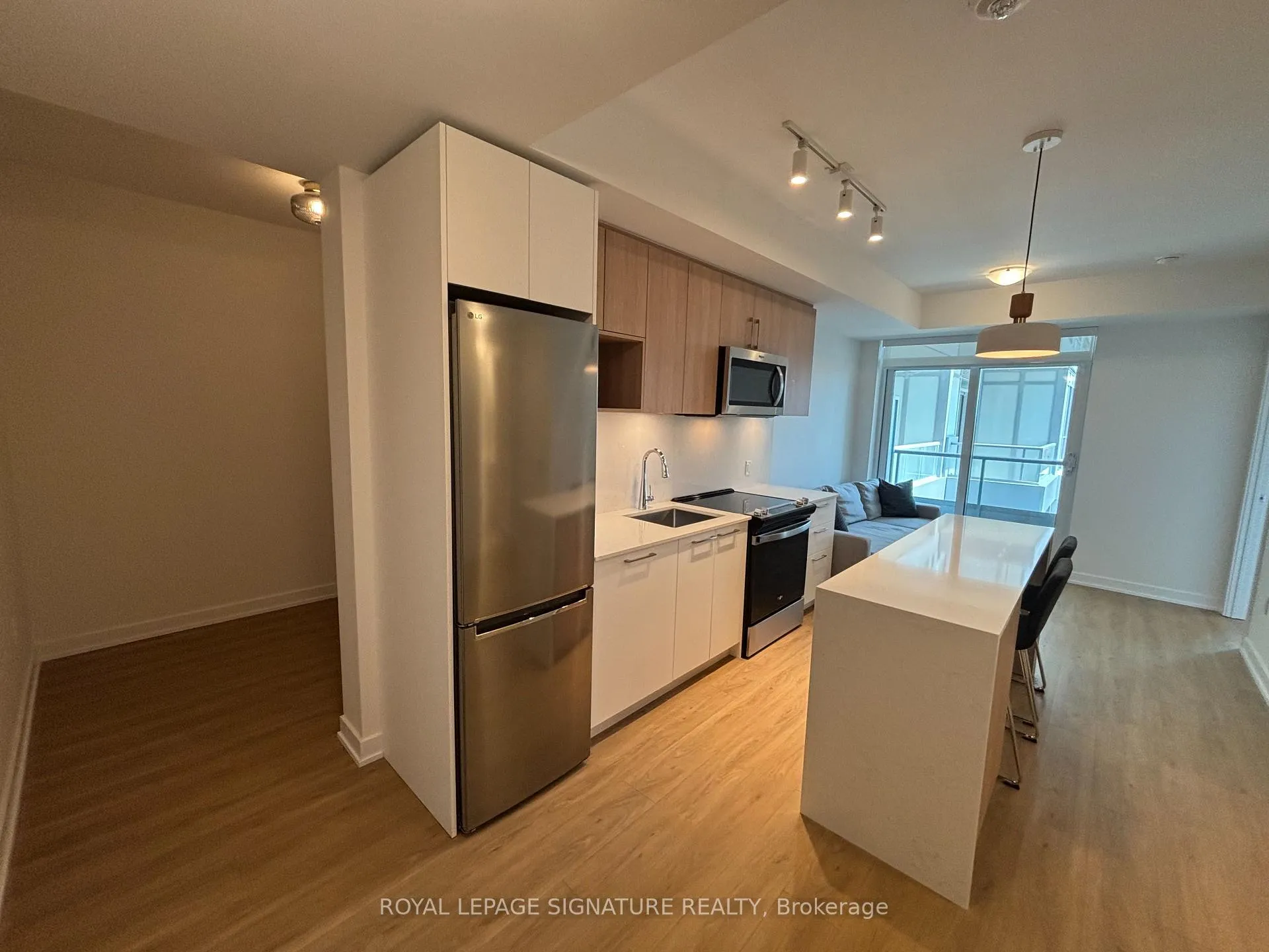 Photo 6 of Unit LPH02, 500 Plains Road, Burlington, LaSalle — HOMEH