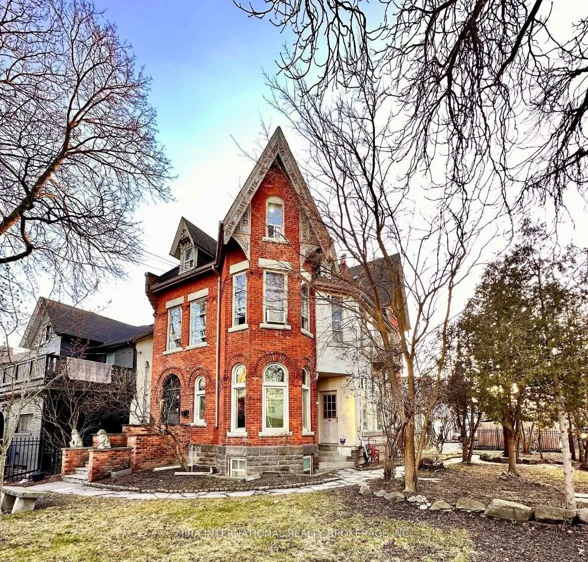 Front of Unit B2, 60 Brock Avenue