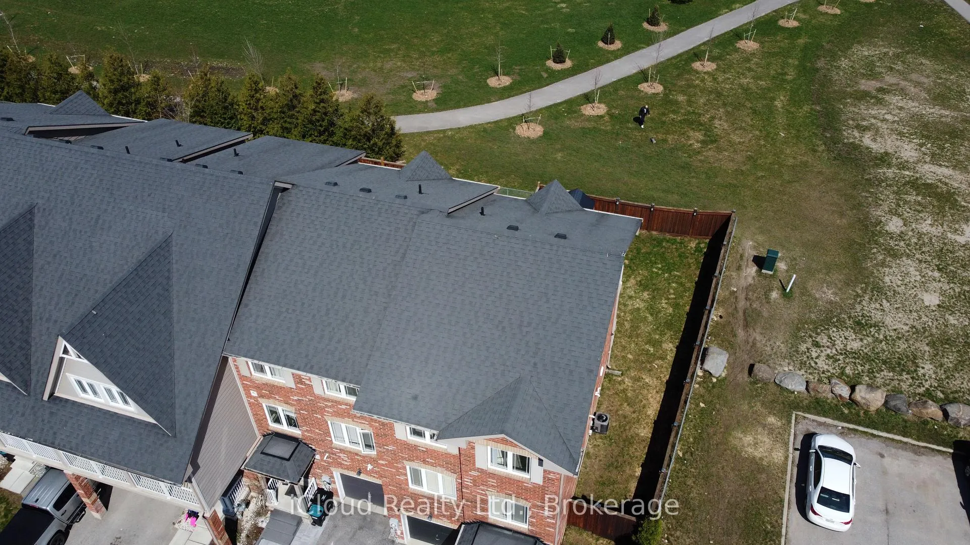 Photo 3 of 1355 Coleman Crescent, Innisfil, Alcona — HOMEH