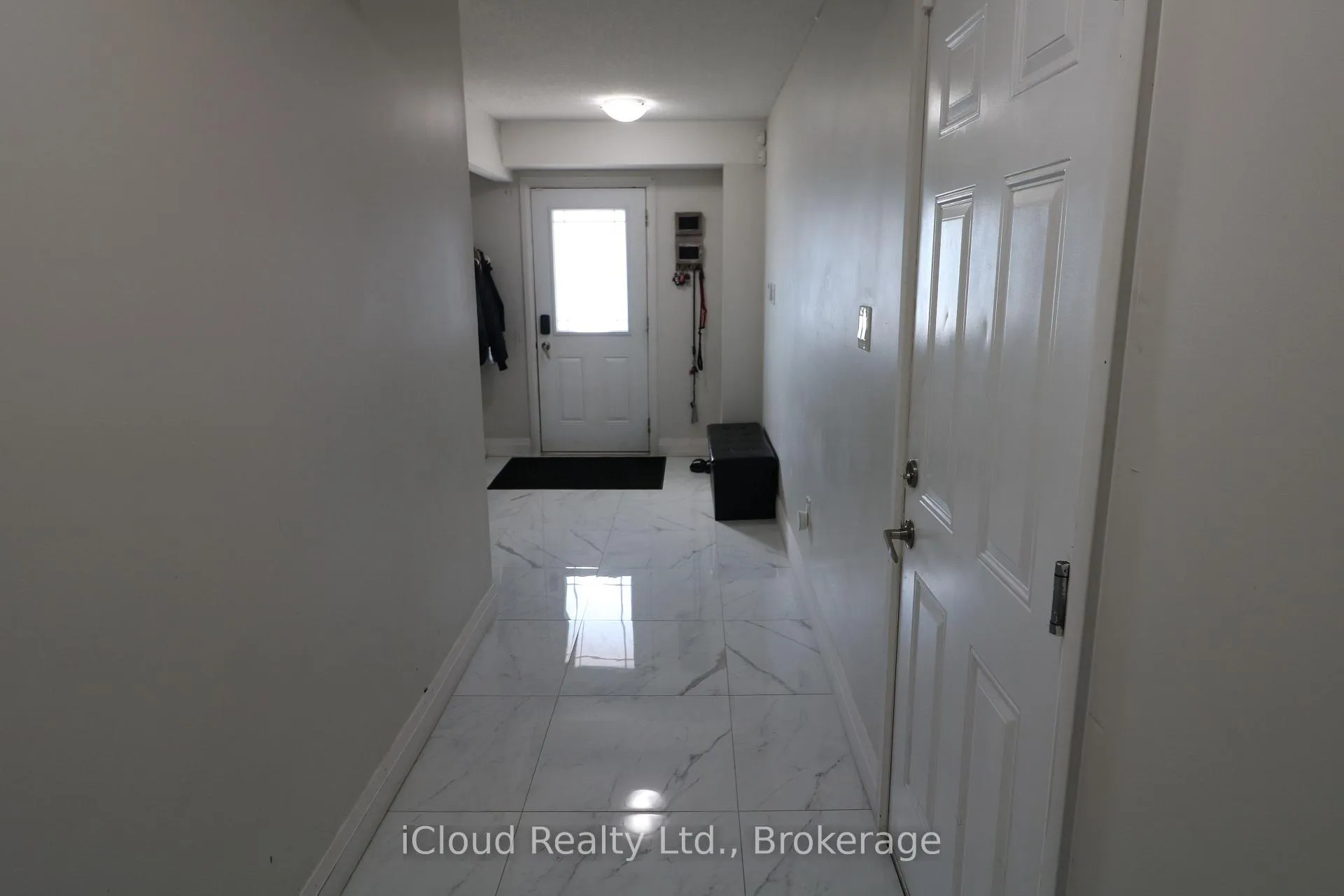 Photo 5 of 1355 Coleman Crescent, Innisfil, Alcona — HOMEH