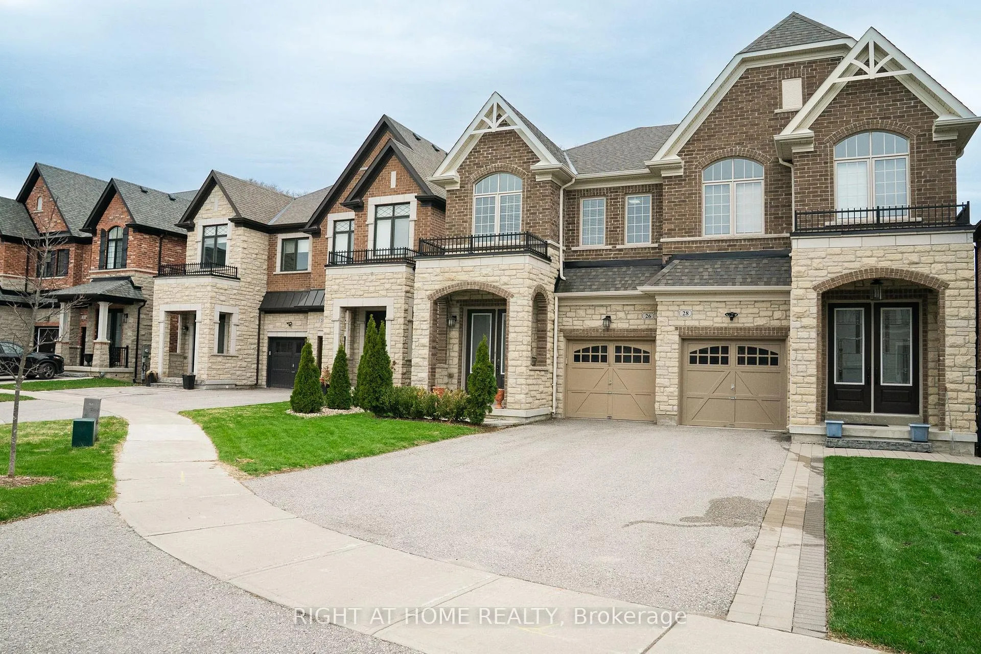 Photo 2 of 26 Great Heron Court, King, King City — HOMEH
