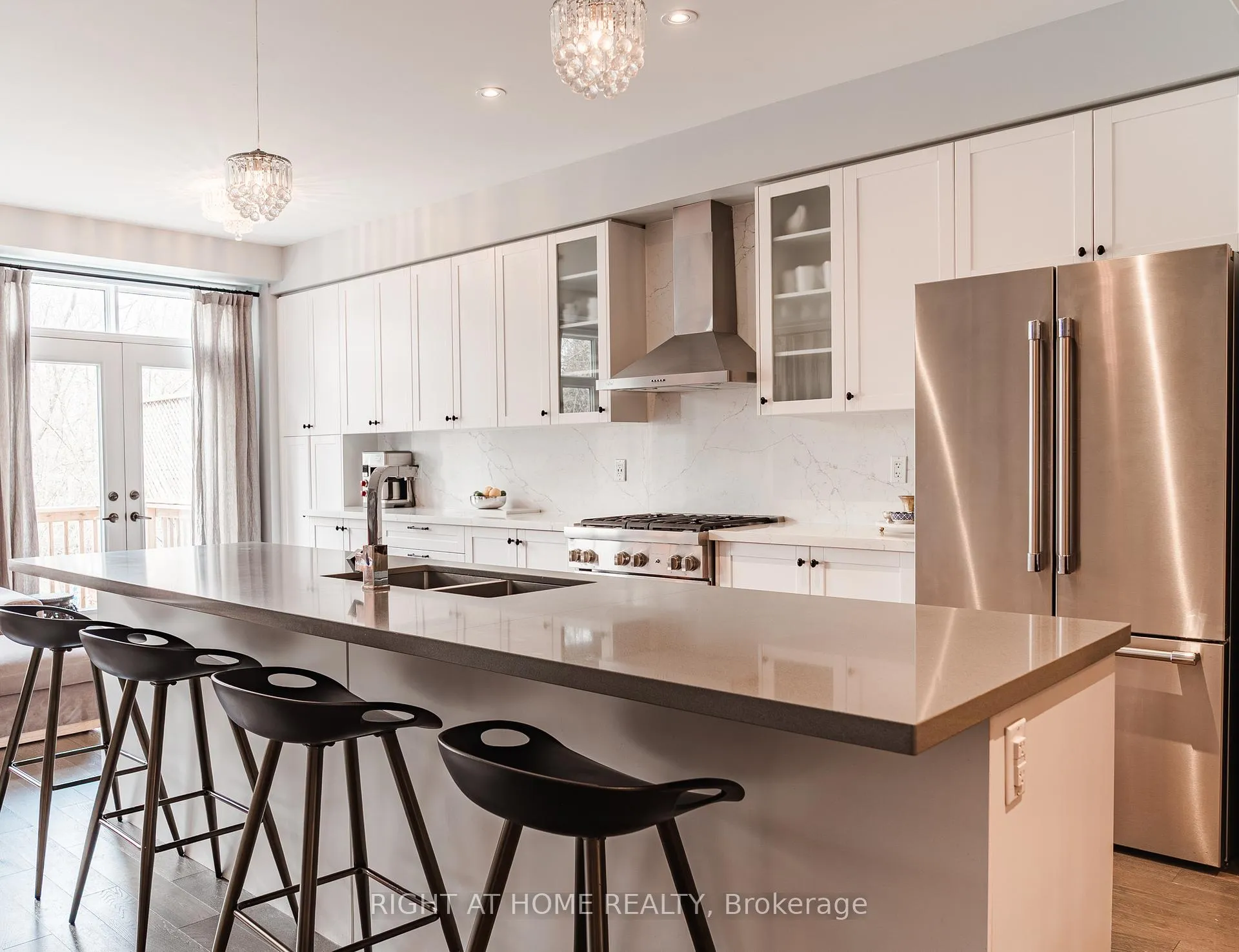 Photo 14 of 26 Great Heron Court, King, King City — HOMEH
