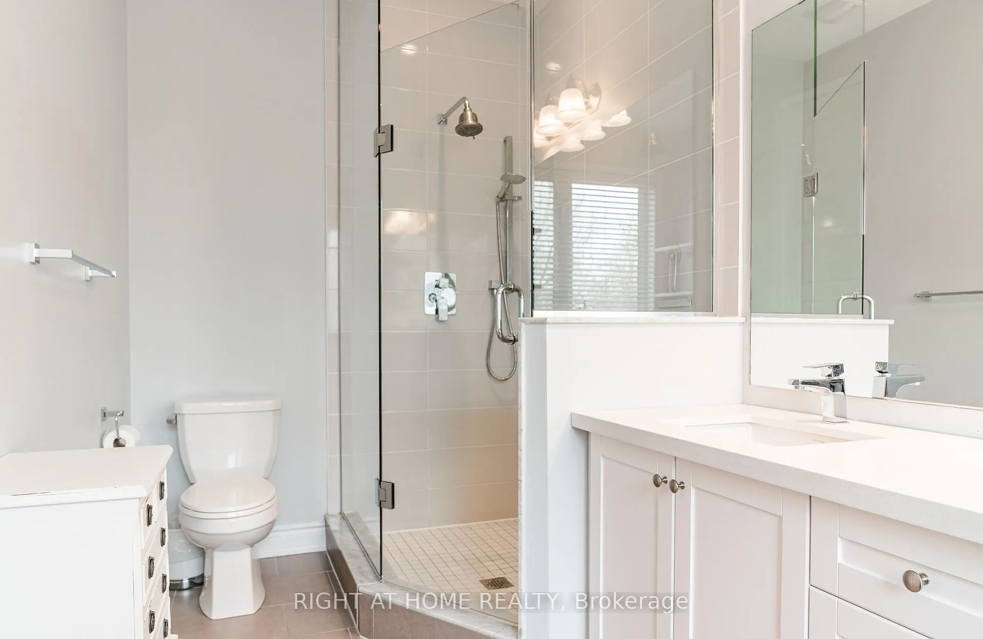 Photo 23 of 26 Great Heron Court, King, King City — HOMEH