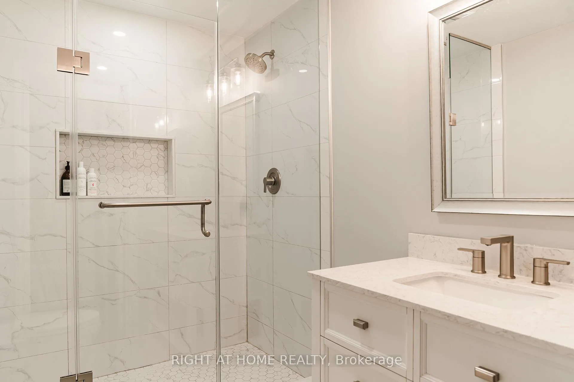 Photo 34 of 26 Great Heron Court, King, King City — HOMEH