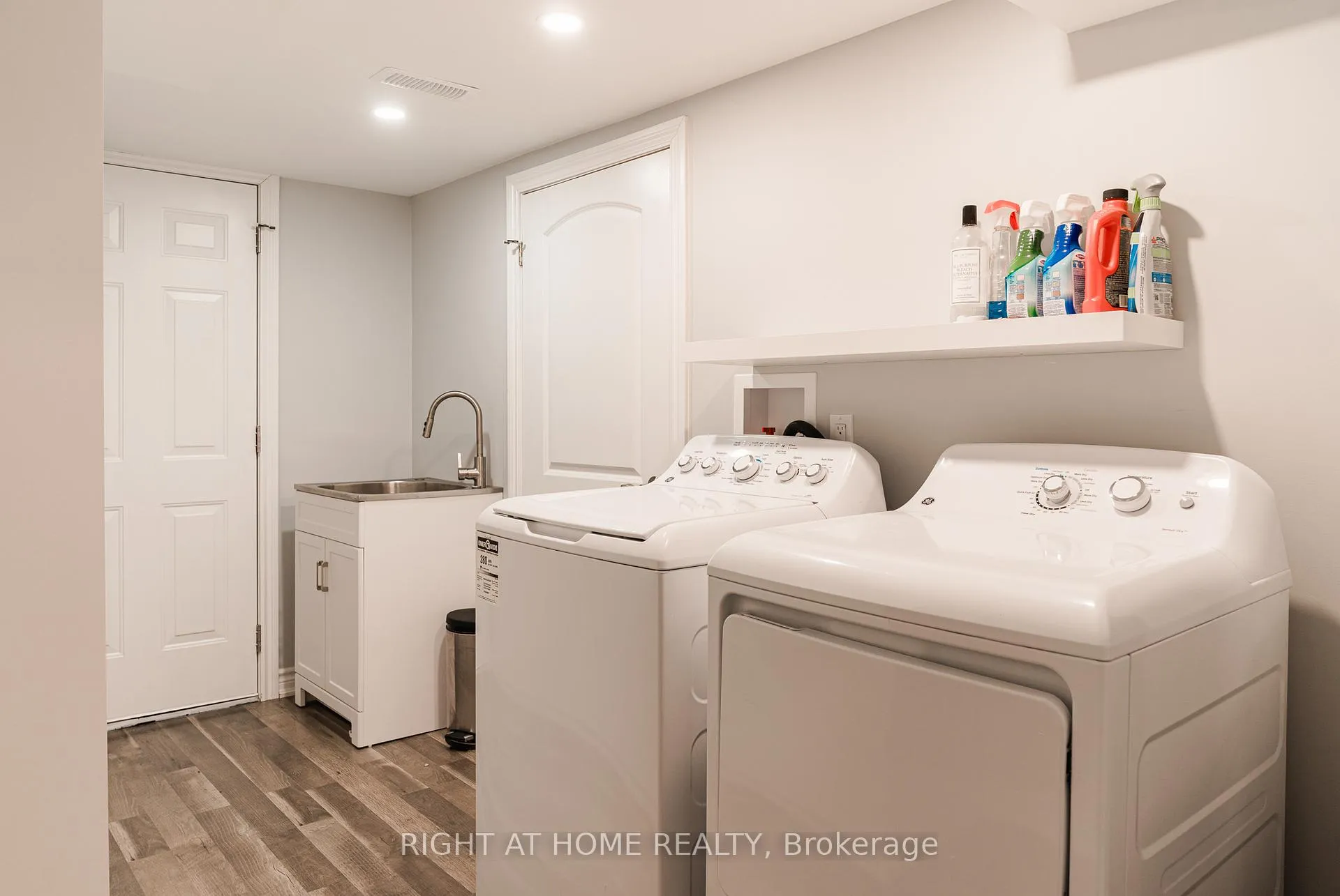 Photo 35 of 26 Great Heron Court, King, King City — HOMEH