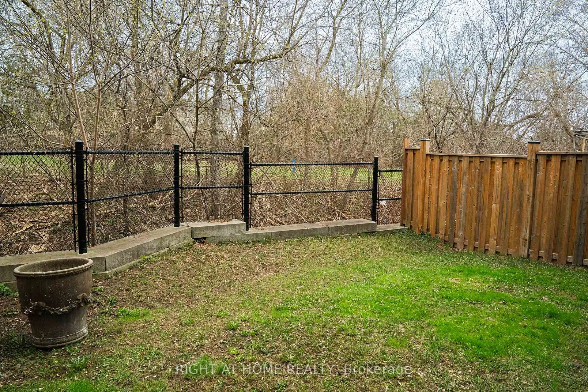 Photo 40 of 26 Great Heron Court, King, King City — HOMEH