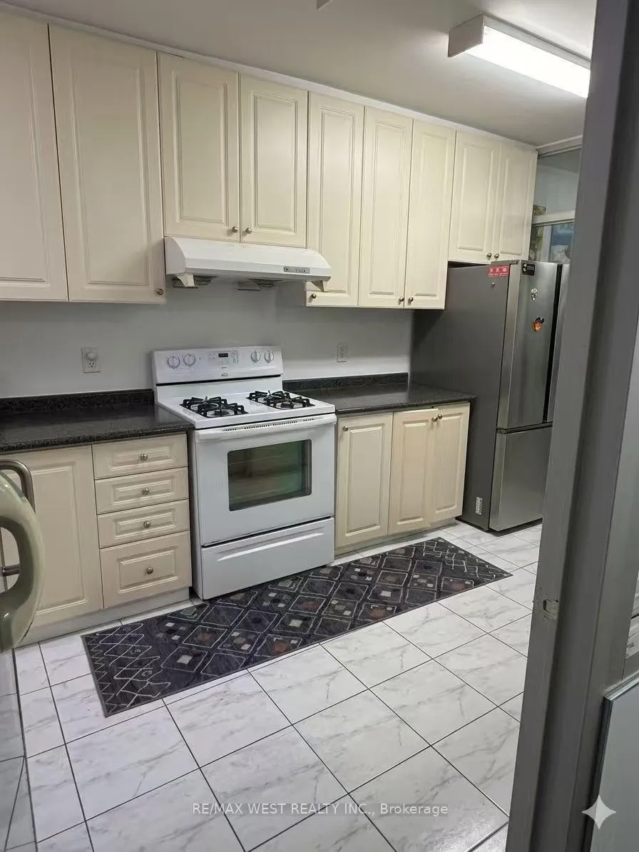 Photo 3 of 555 St. Clair Avenue, Toronto, Wychwood — HOMEH