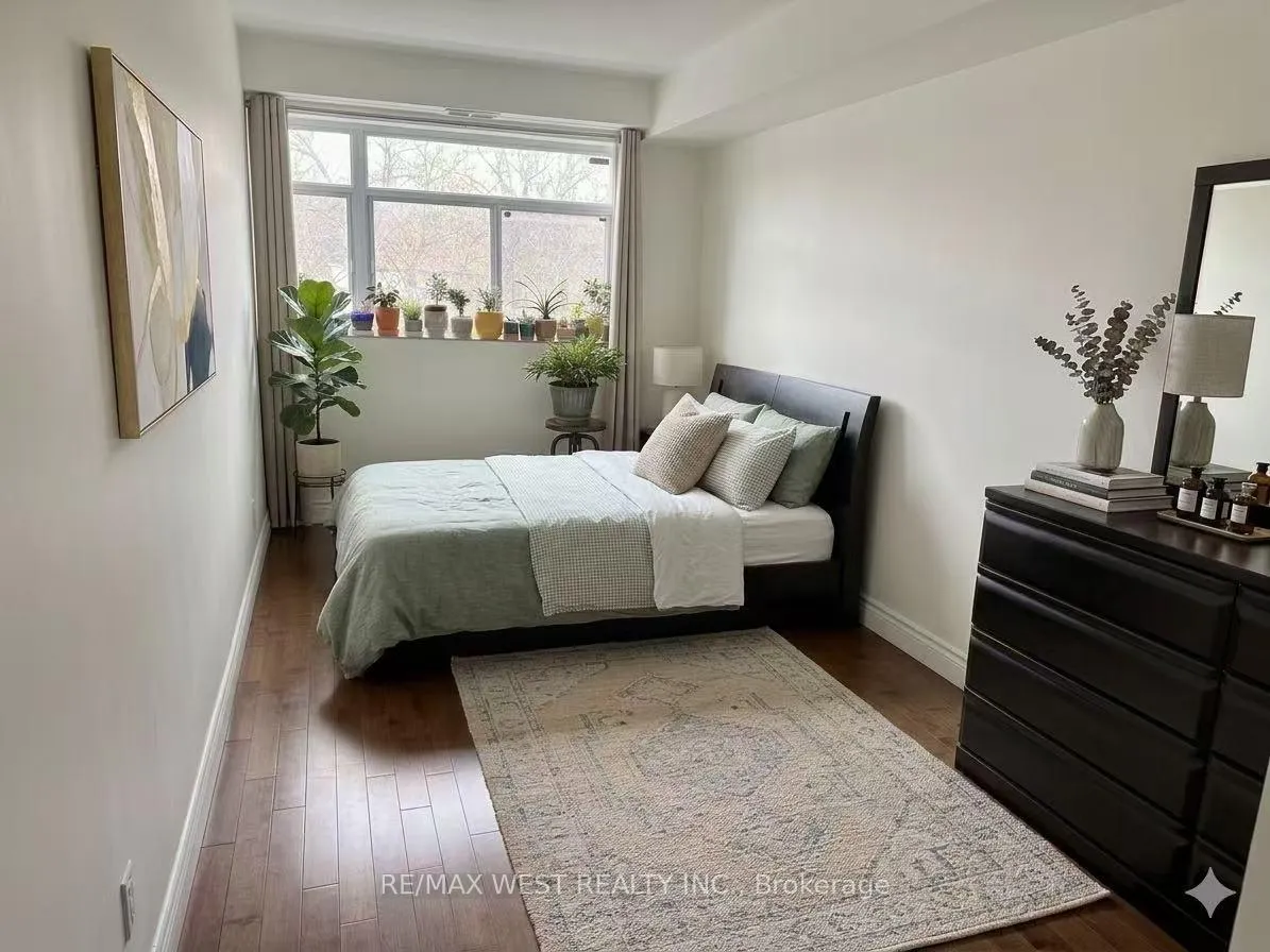 Photo 10 of 555 St. Clair Avenue, Toronto, Wychwood — HOMEH