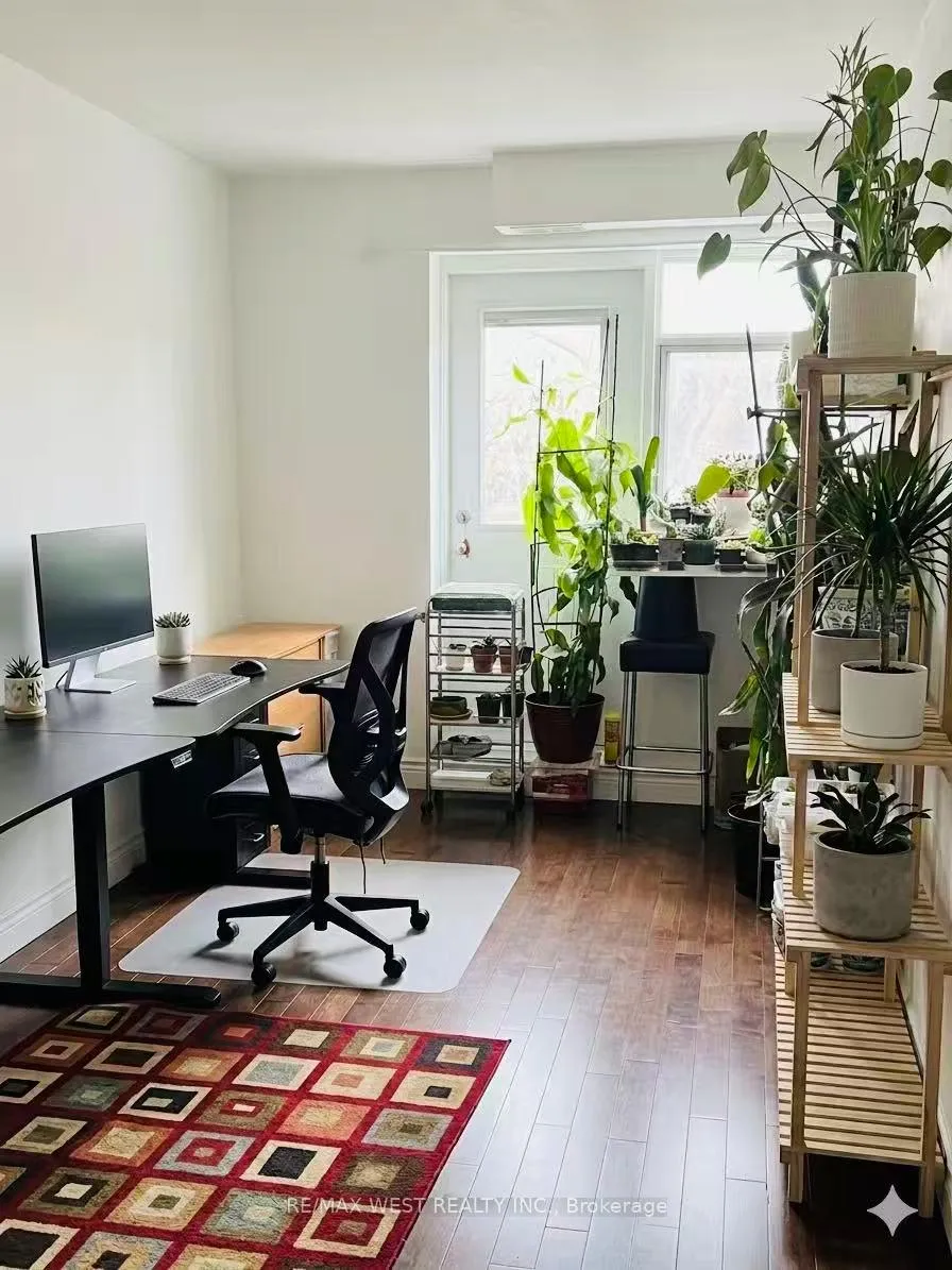 Photo 11 of 555 St. Clair Avenue, Toronto, Wychwood — HOMEH