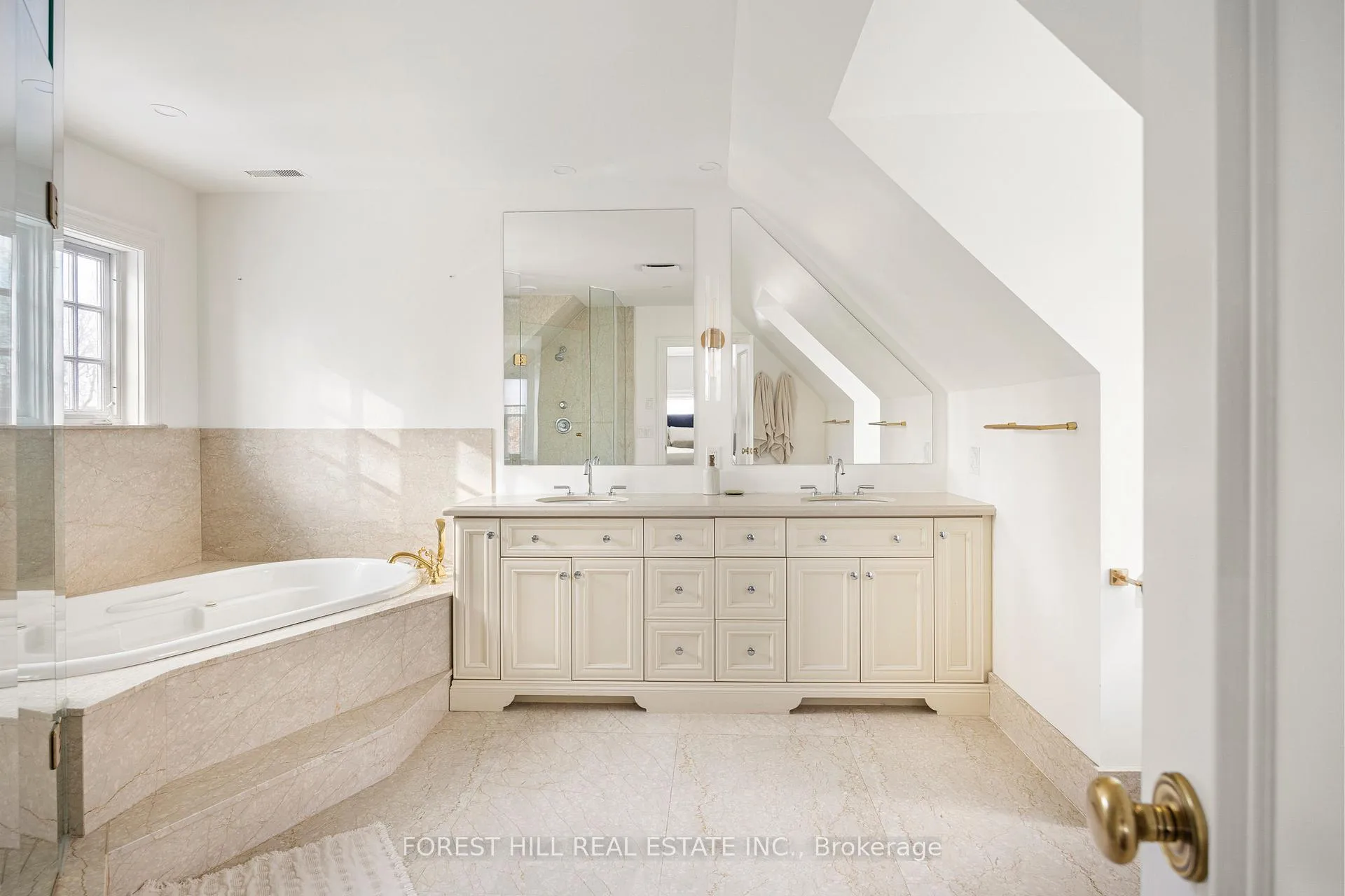 Photo 31 of 152 Lyndhurst Avenue, Toronto, Casa Loma — HOMEH