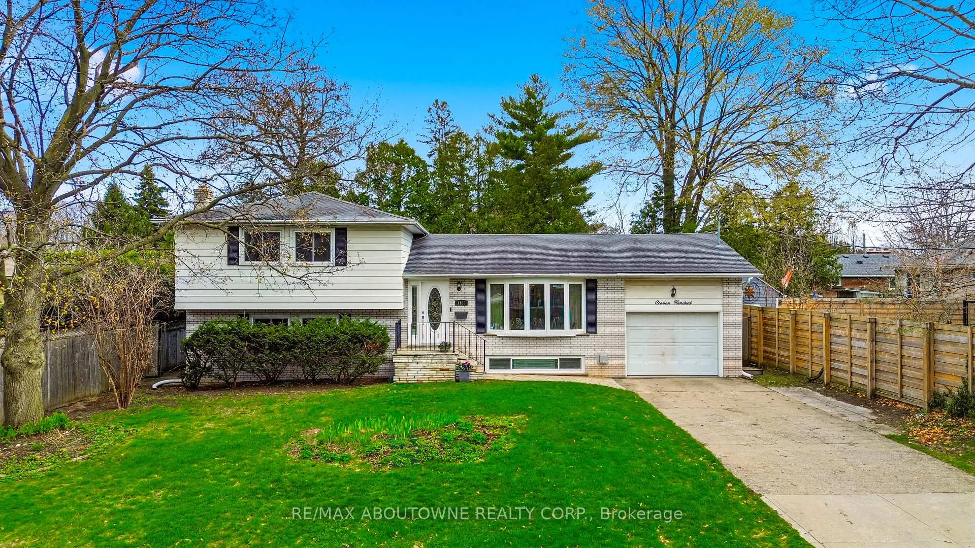 Photo 2 of 1100 Shaw Street, Oakville, West — HOMEH