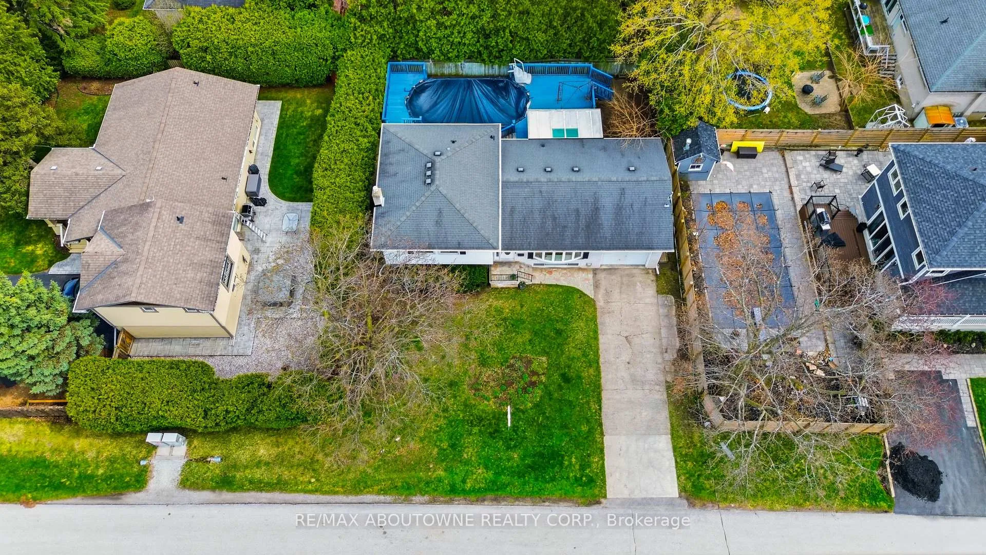 Photo 3 of 1100 Shaw Street, Oakville, West — HOMEH