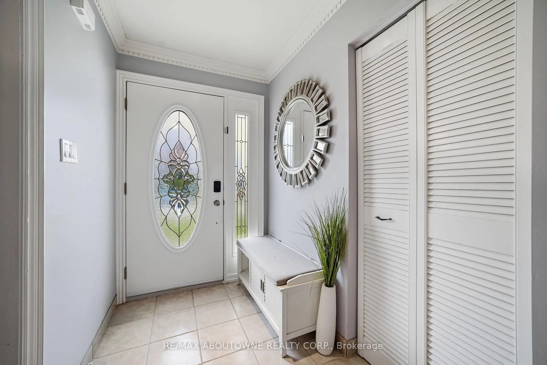 Photo 4 of 1100 Shaw Street, Oakville, West — HOMEH