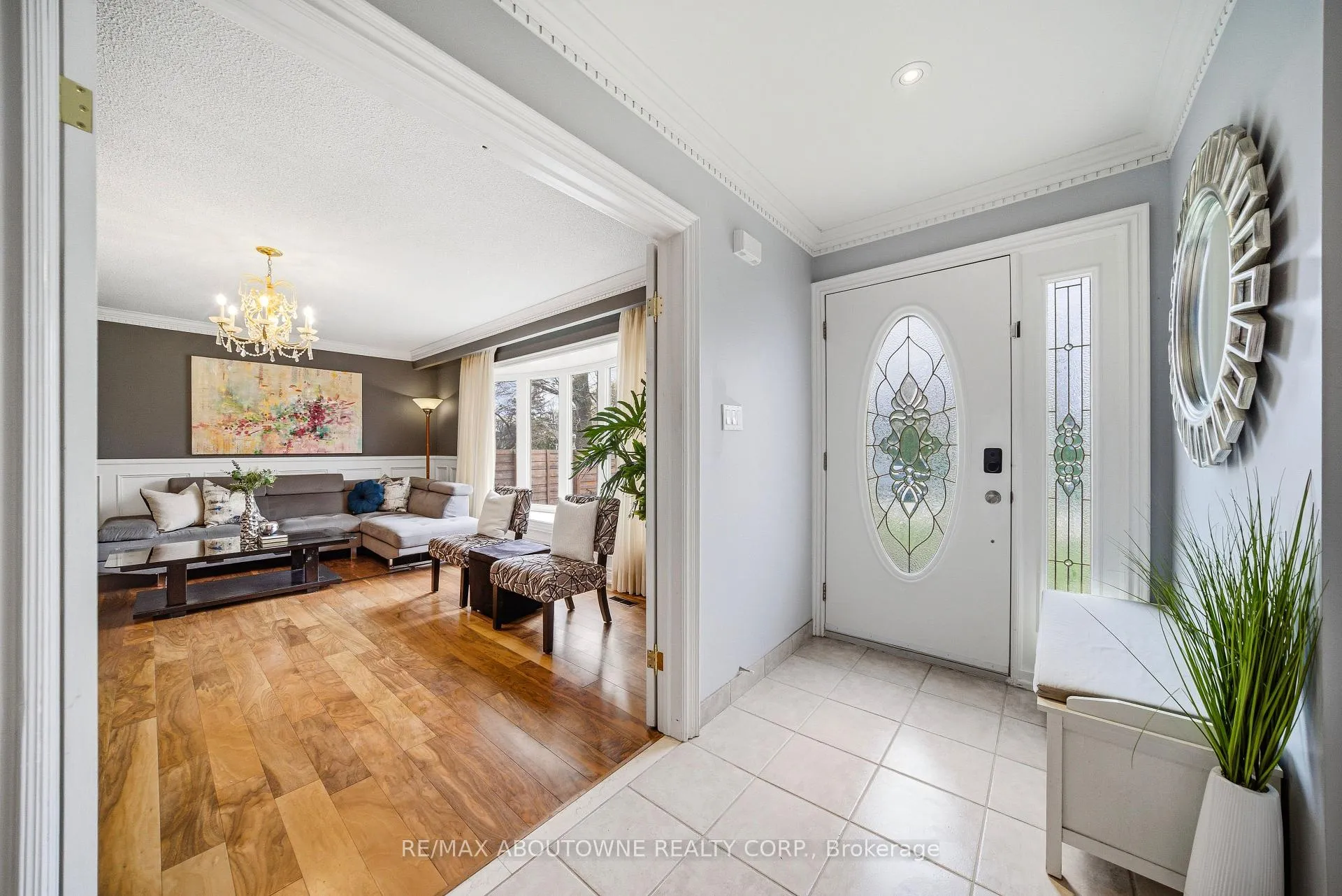 Photo 5 of 1100 Shaw Street, Oakville, West — HOMEH