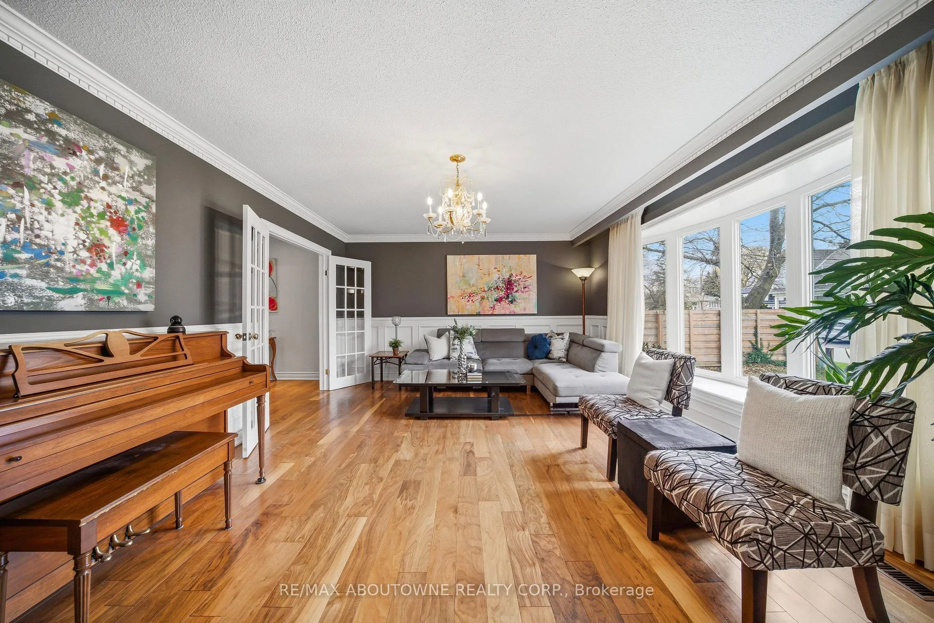 Photo 6 of 1100 Shaw Street, Oakville, West — HOMEH