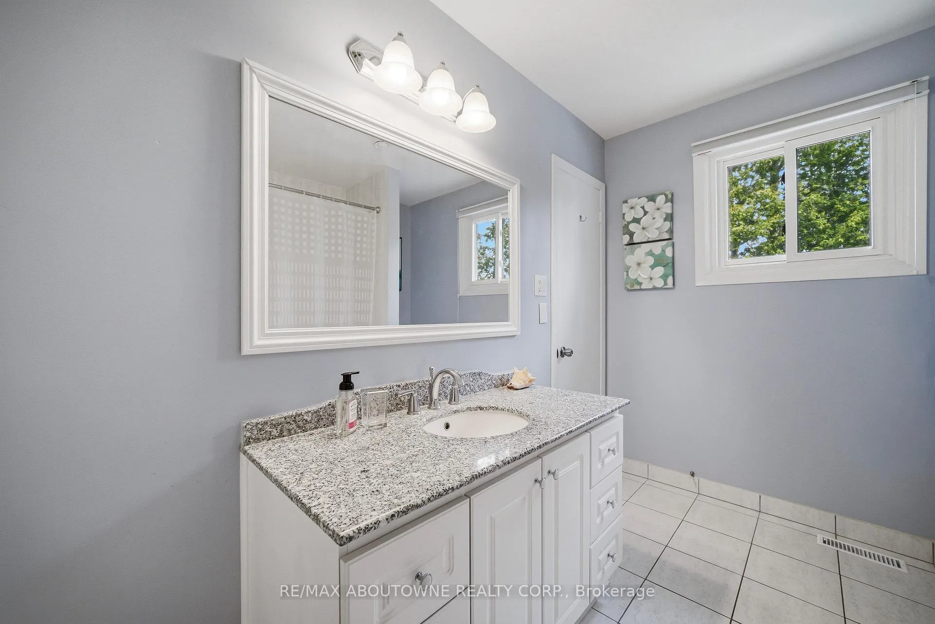 Photo 23 of 1100 Shaw Street, Oakville, West — HOMEH