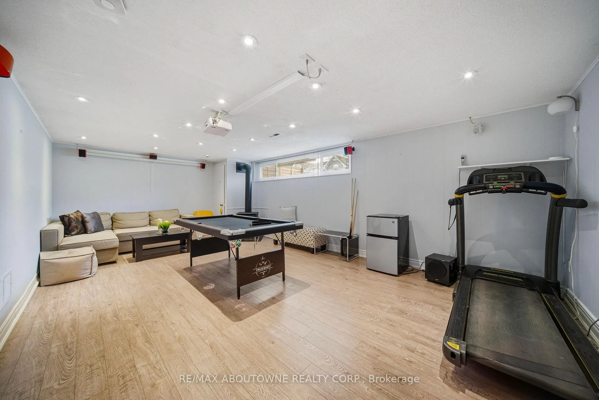 Photo 32 of 1100 Shaw Street, Oakville, West — HOMEH